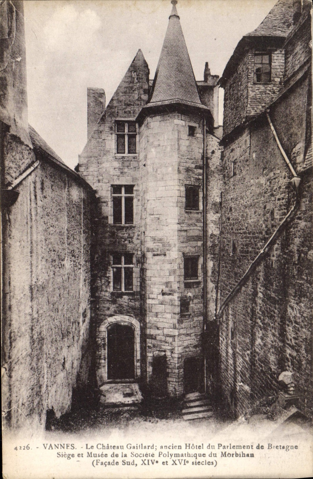 VINTAGE POSTCARD Valves the Strong Castle old hotel of the Parliament of Brittany