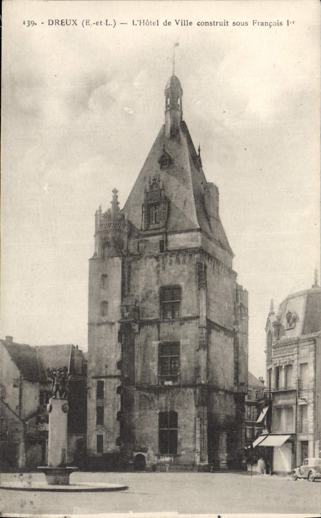 CPA Dreux L'Hotel De Ville Construit Sous Francois 1er