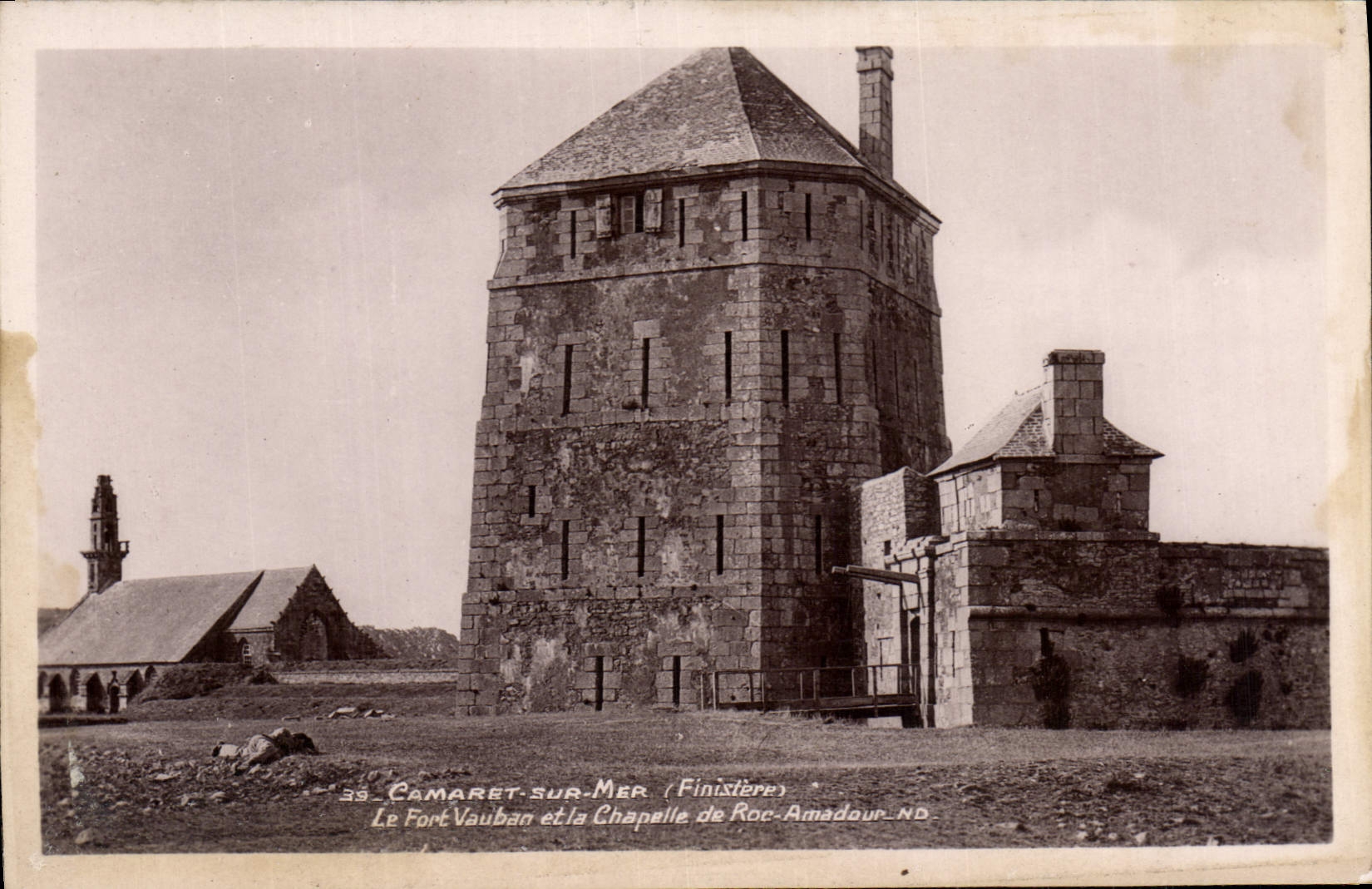 CPA Camarat Sur Mer Le Fort Vauban et la chapelle de roc-Amadour