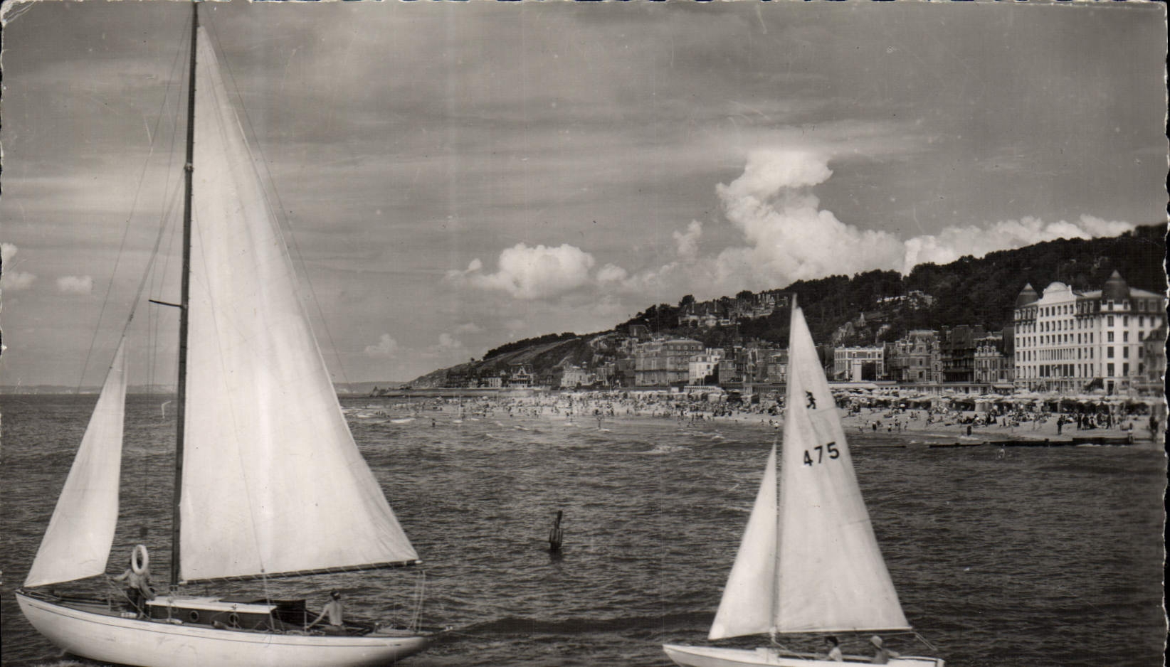 POSTAL MODERNA Trouville la reina de los yates de las playas y de la playa