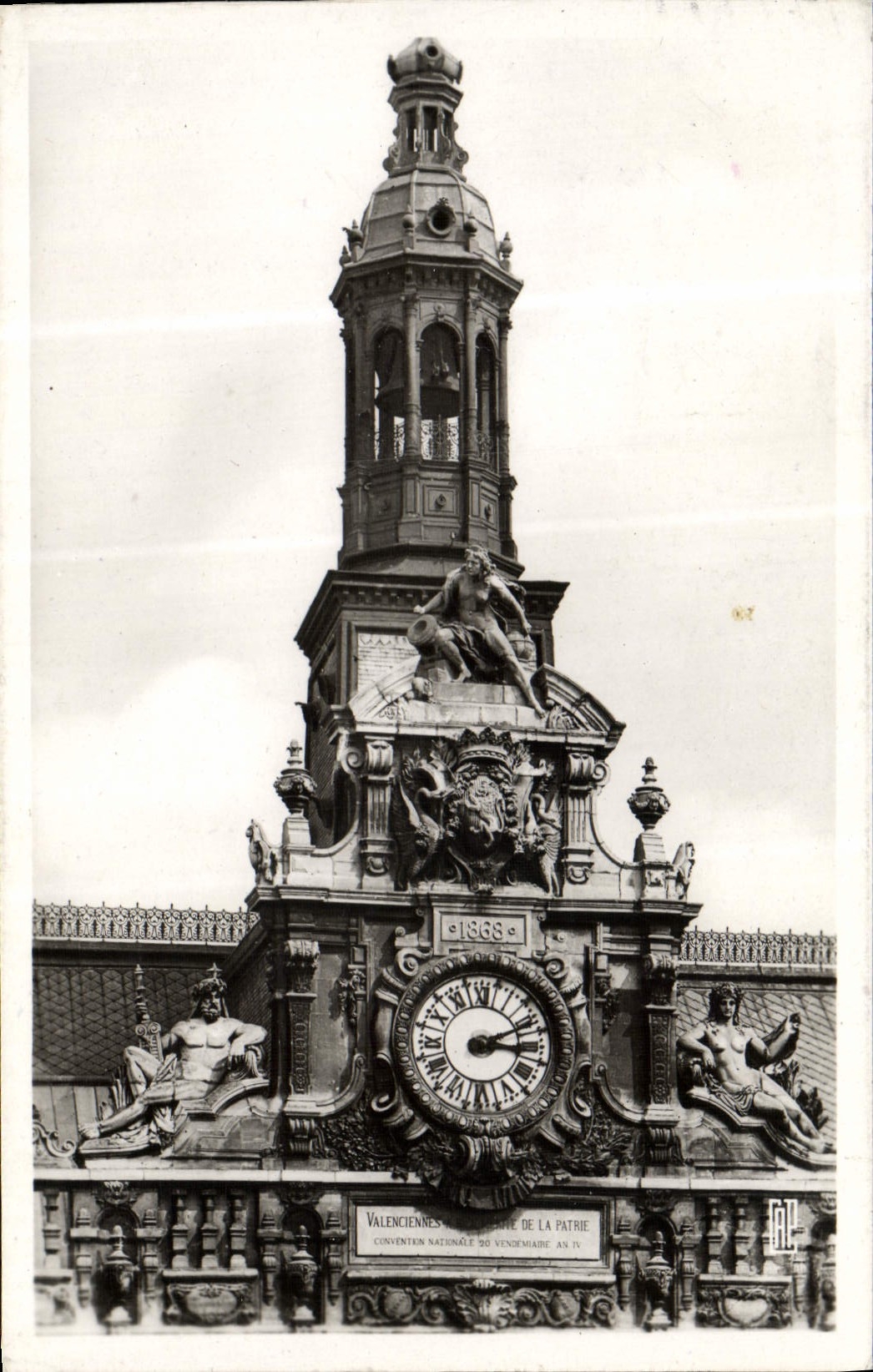 CPM Valenciennes L'Hotel De Ville Le Fronton
