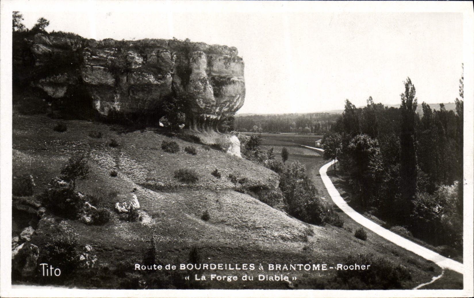 CPM Route de Bourdeilles A Brantome Rocher La Forge Du Diable