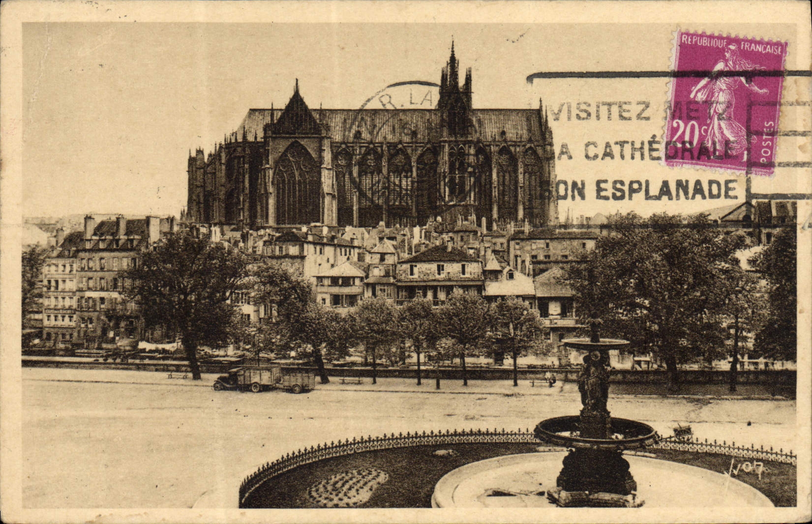 VINTAGE POSTCARD Metz Side wall of the cathedral