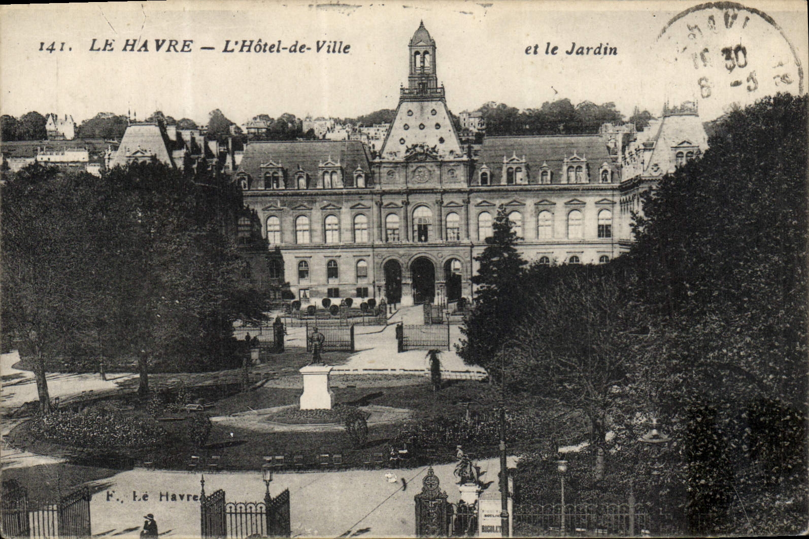 VINTAGE POSTCARD Le Havre the Town hall and the garden