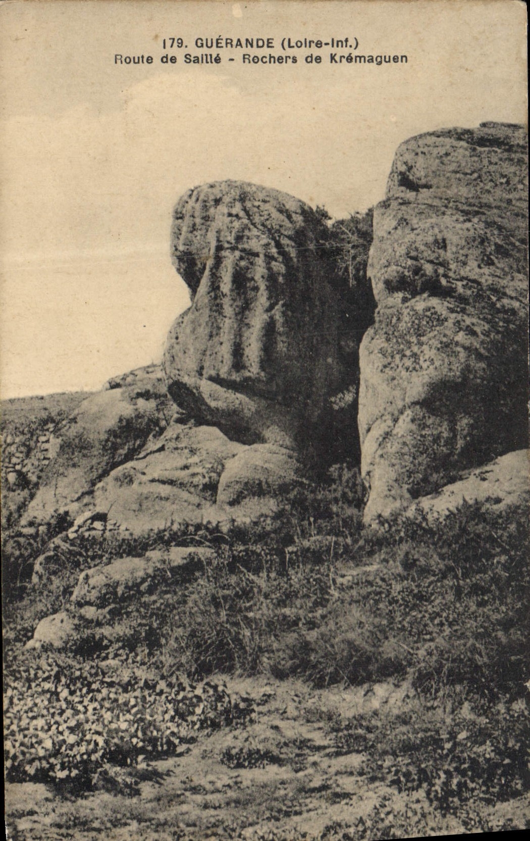CPA Guerande Route De Saille Rochers De Kremaguen
