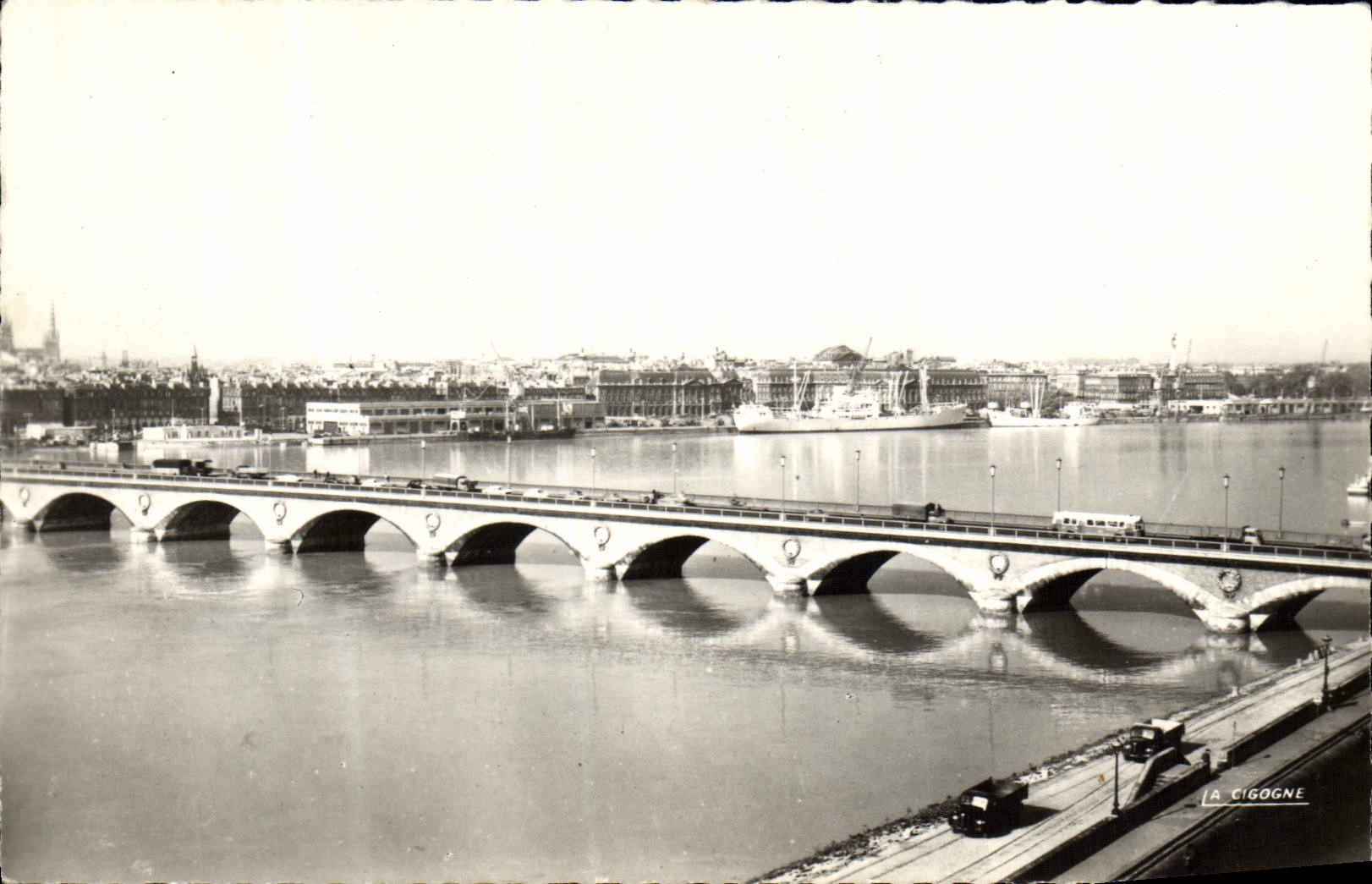 CPM Bordeaux Le Pont De Pierre et vue generale du port