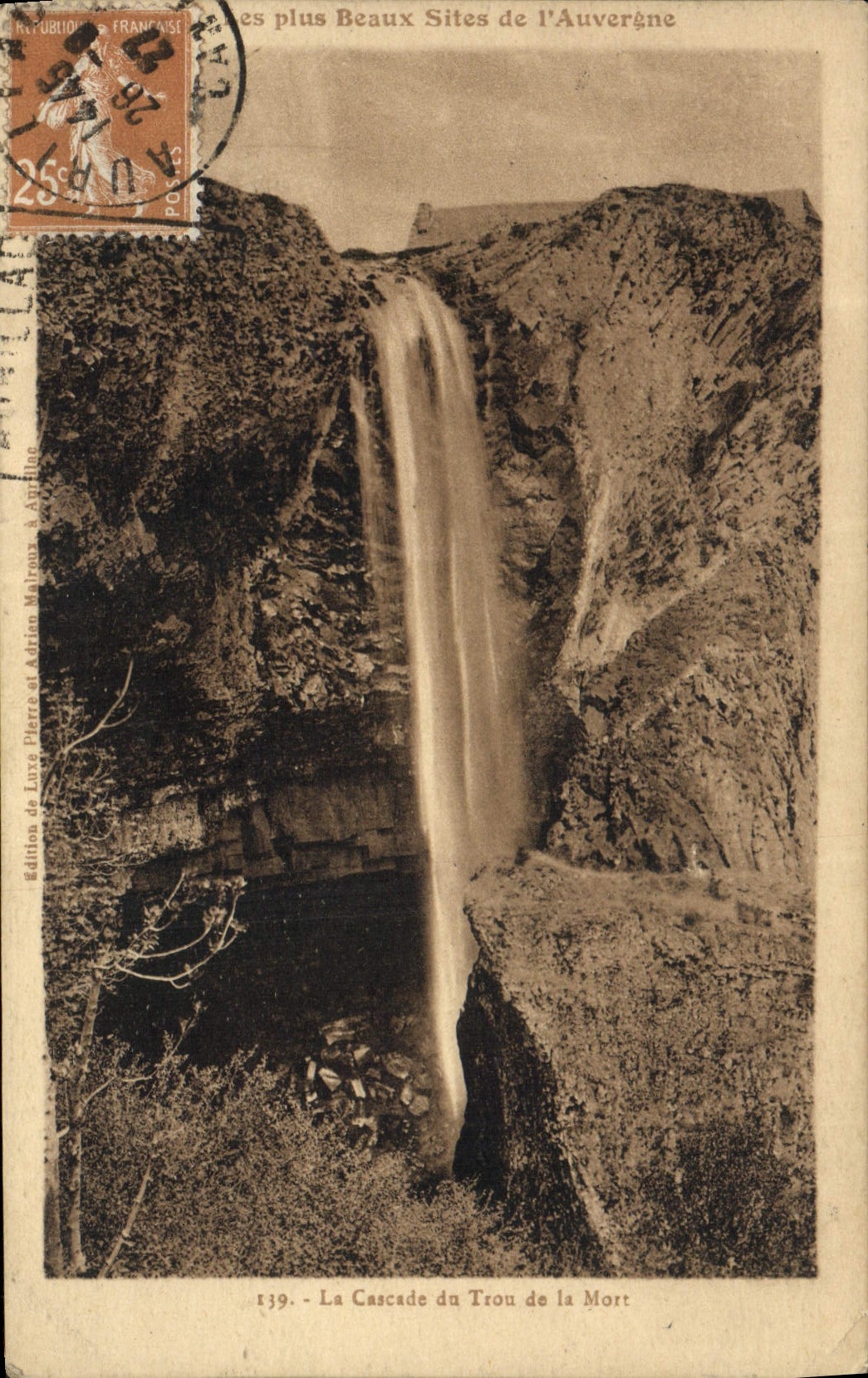 VINTAGE POSTCARD the Most beautiful Sites De I' Auvergne the cascade of the Hole of death