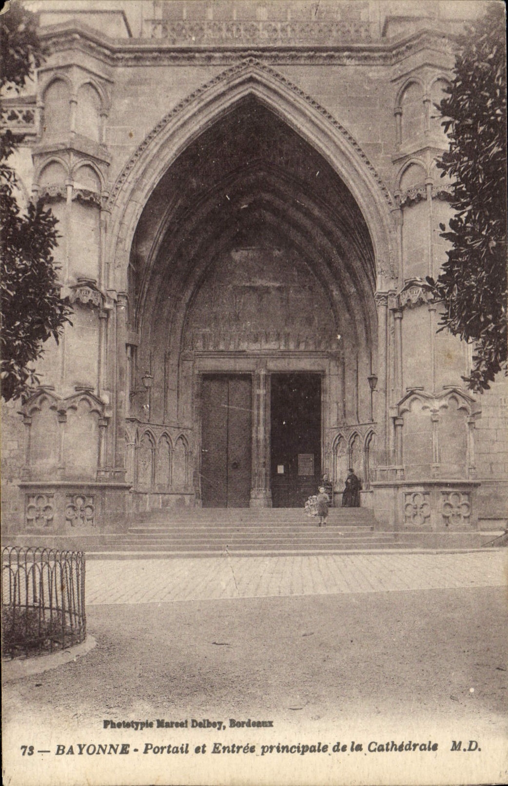 VINTAGE POSTCARD Bayonne Gate And Main entrance Of the Cathedral
