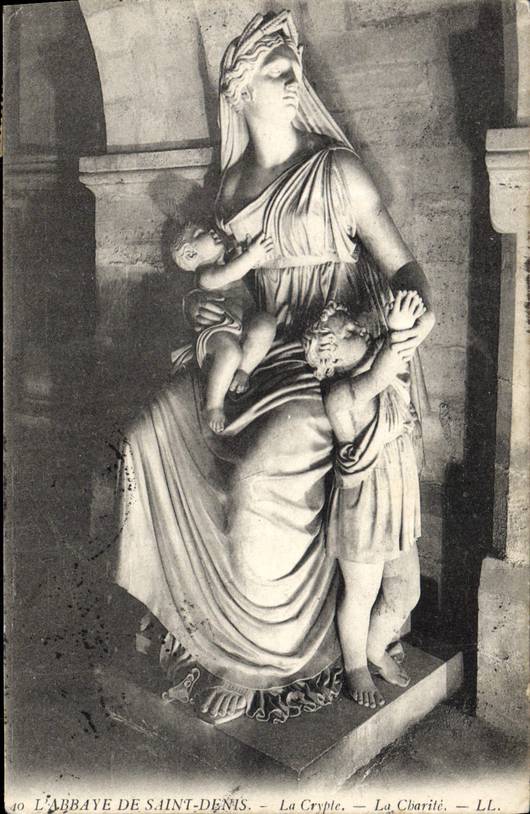 POSTAL de la VENDIMIA la abadía de Denis Saint la caridad de la cripta