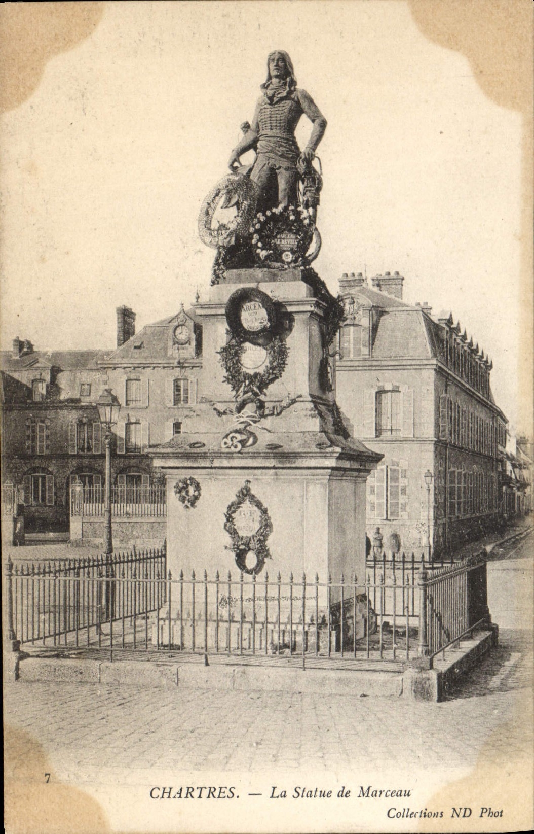 POSTAL Chartres de la VENDIMIA estatua de Marceau