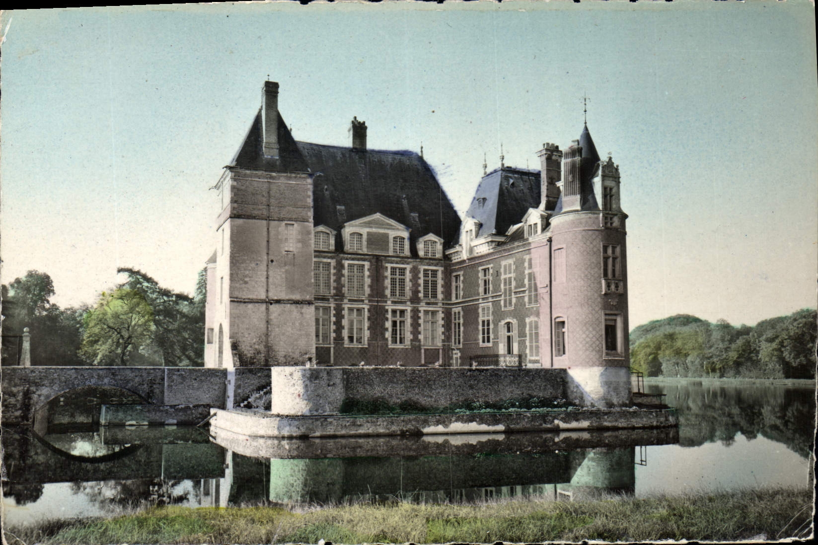 MODERN CARD Bussiere the Castle Main courtyard