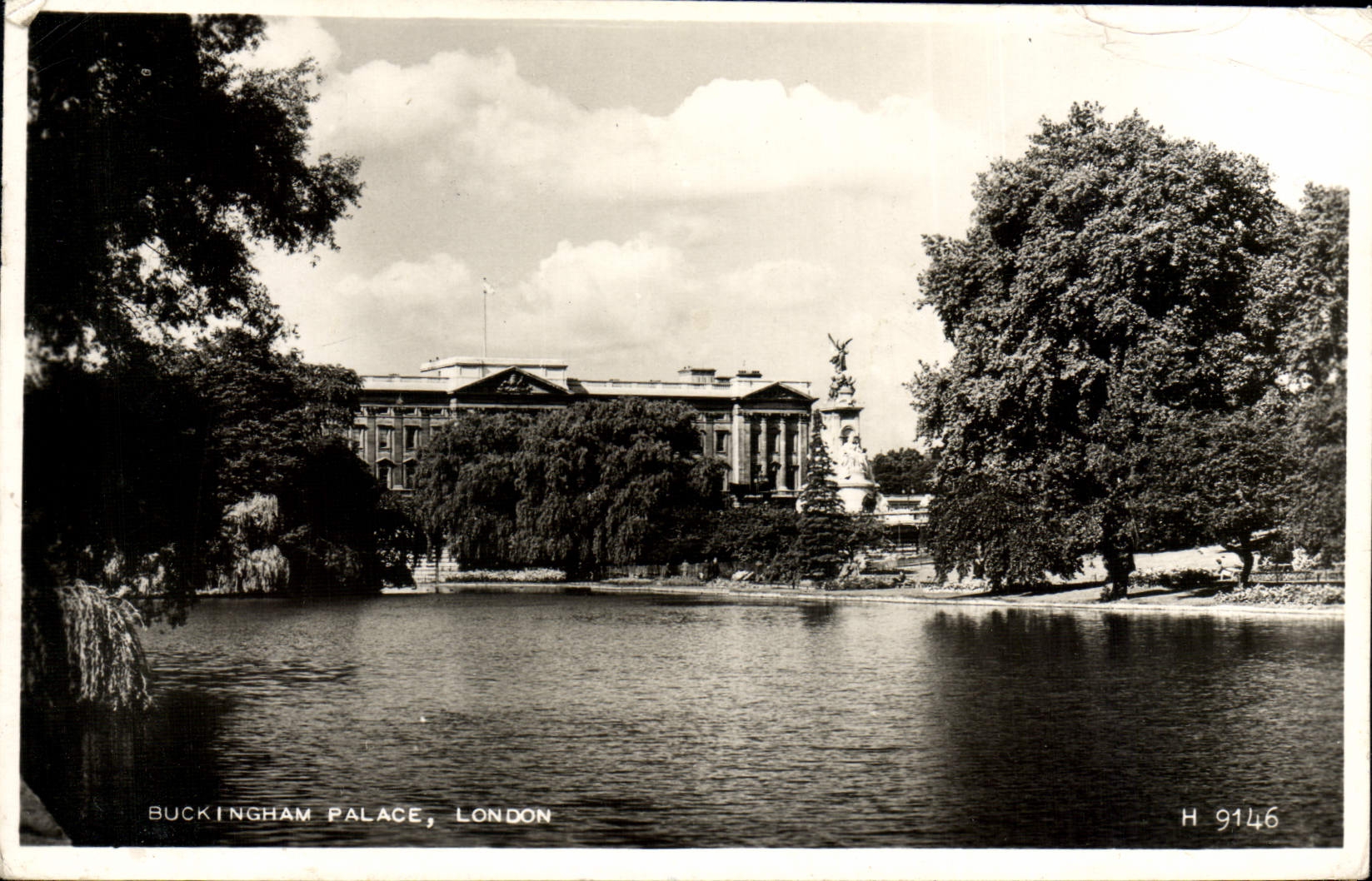 POSTAL MODERNA Buckingham coloca Londres