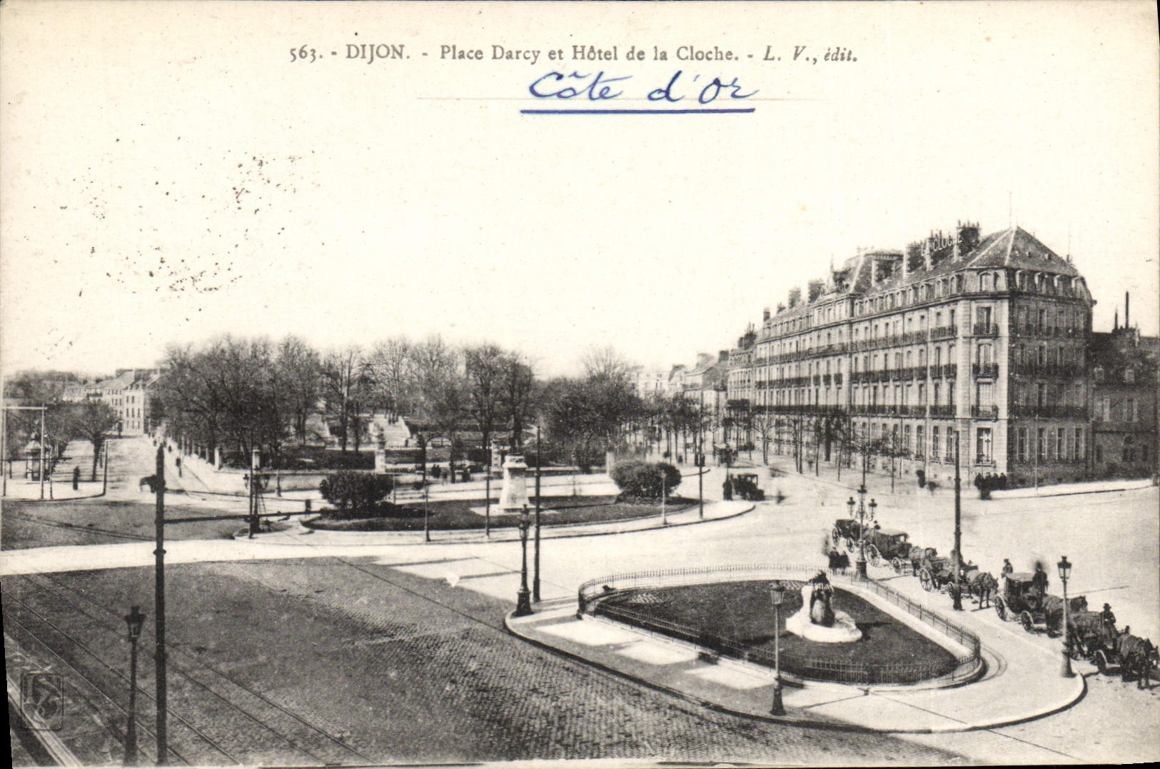 CPA Dijon Place et Hotel de la Cloche