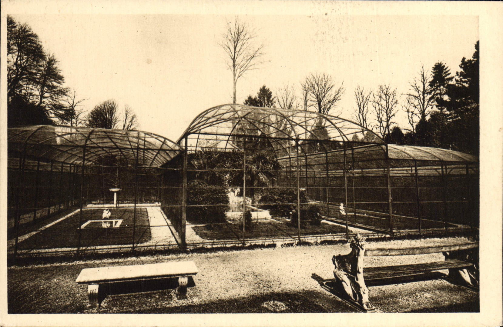 VINTAGE POSTCARD Zoological gardens of Cleres the birdcages Zoo