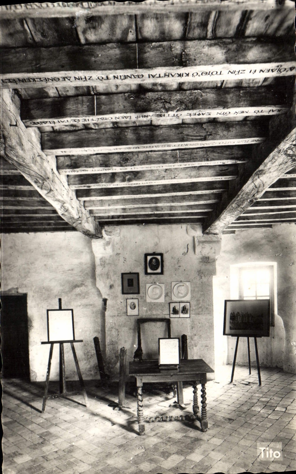 CPM Chateau de Michel Montaigne Bibliotheque de la Tour de Montaigne Inscriptions au plafond