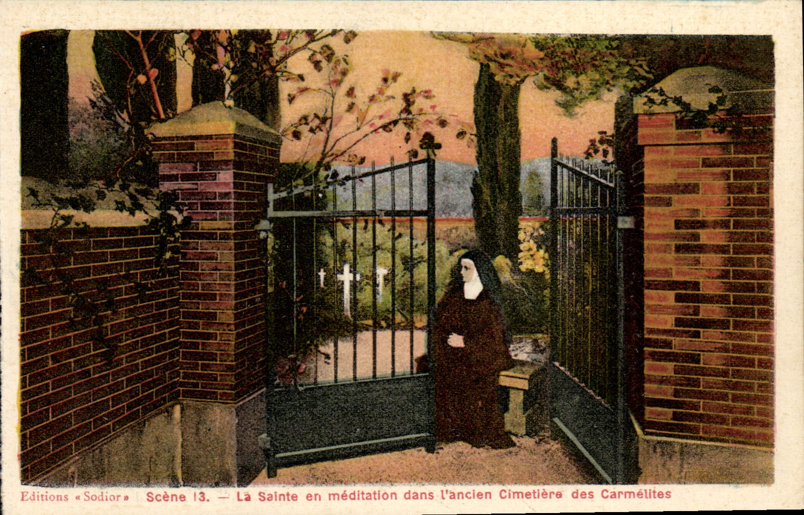 CPA La Sainte en meditation dans l'ancien cimetiere des Carmelites