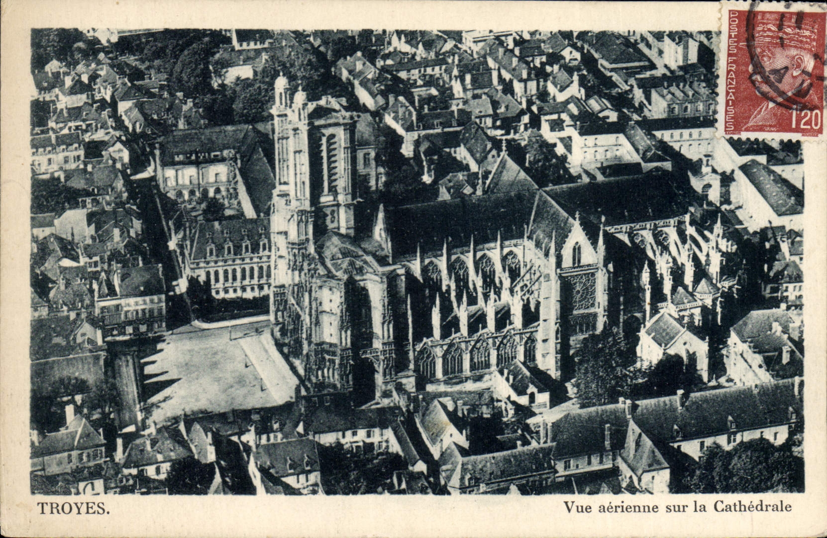 CPA Troyes Vue aerienne Sur la Cathedrale
