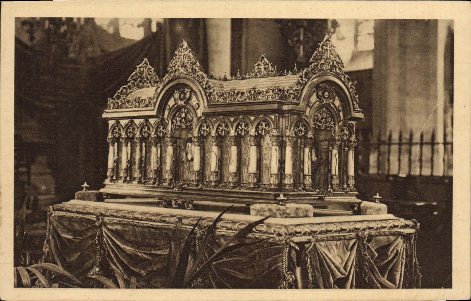 Caza de Lisieux de la POSTAL de la VENDIMIA pequeña en vermeil