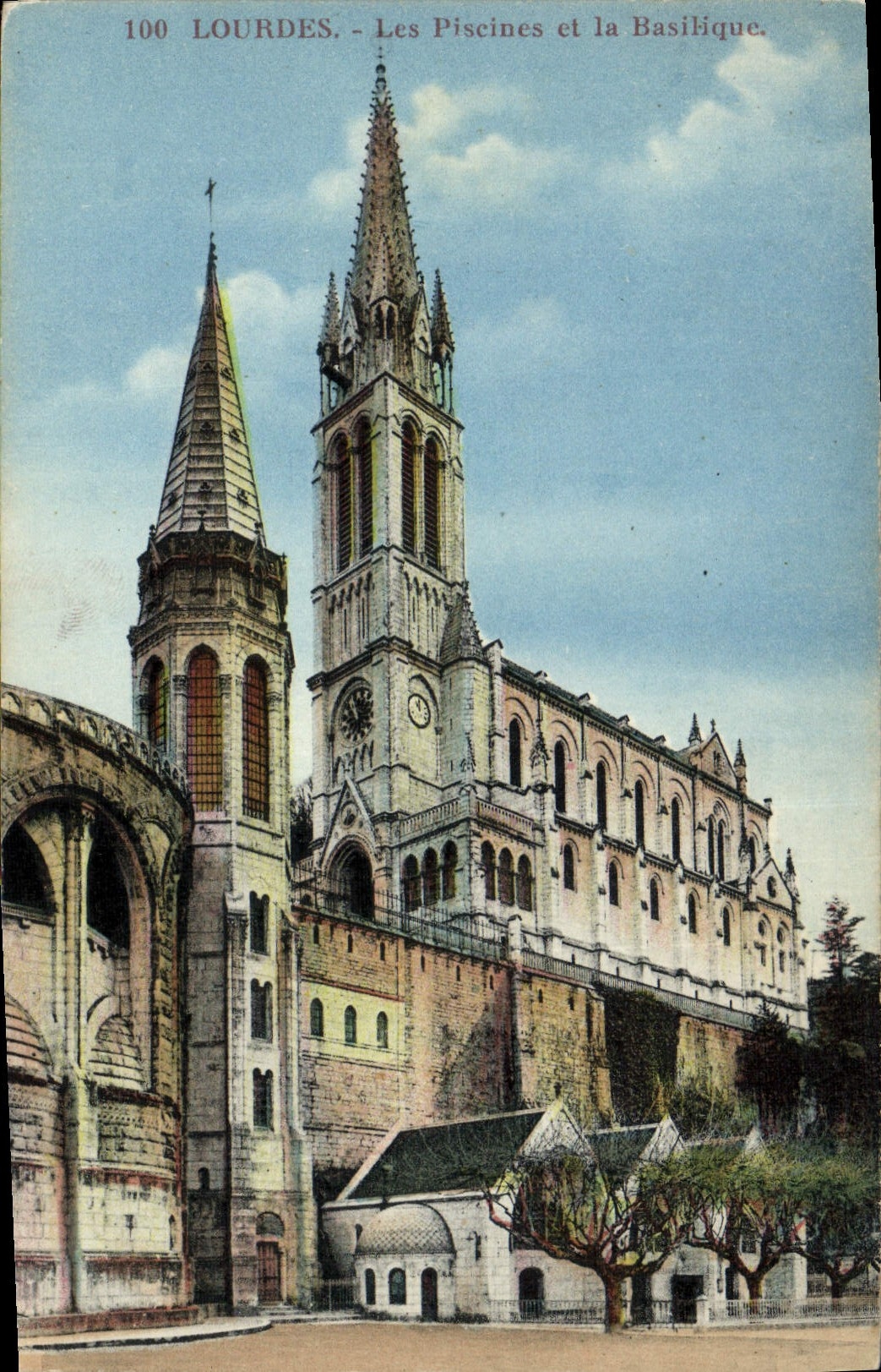 Piscinas pesadas de la POSTAL de la VENDIMIA y la basílica