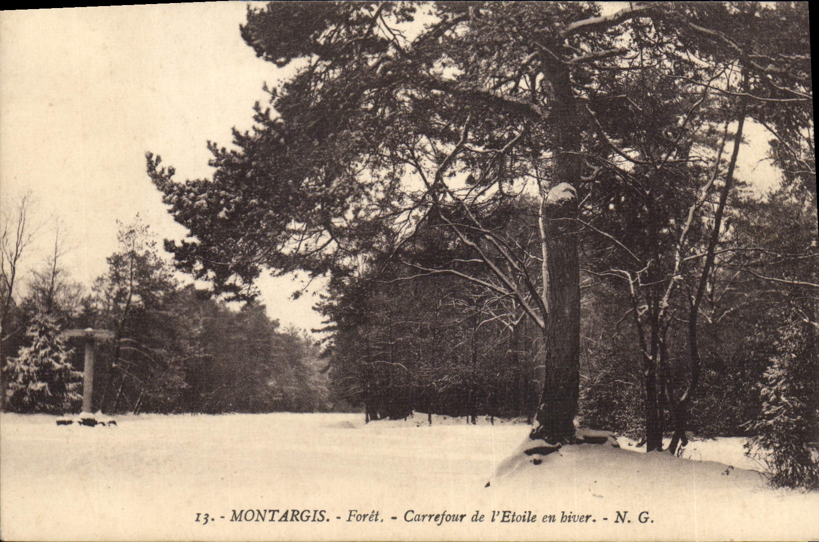 VINTAGE POSTCARD Montargis Drill Crossroads of Etoile in winter