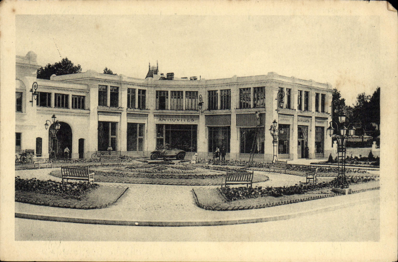 La POSTAL La Baule de la VENDIMIA en pisos de mar florece y los almacenes del lujo del casino