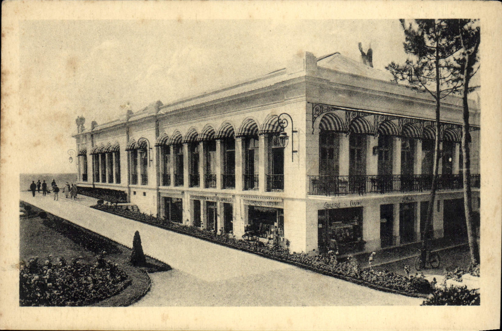 VINTAGE POSTCARD La Baule On Northern Mer Angle Is casino