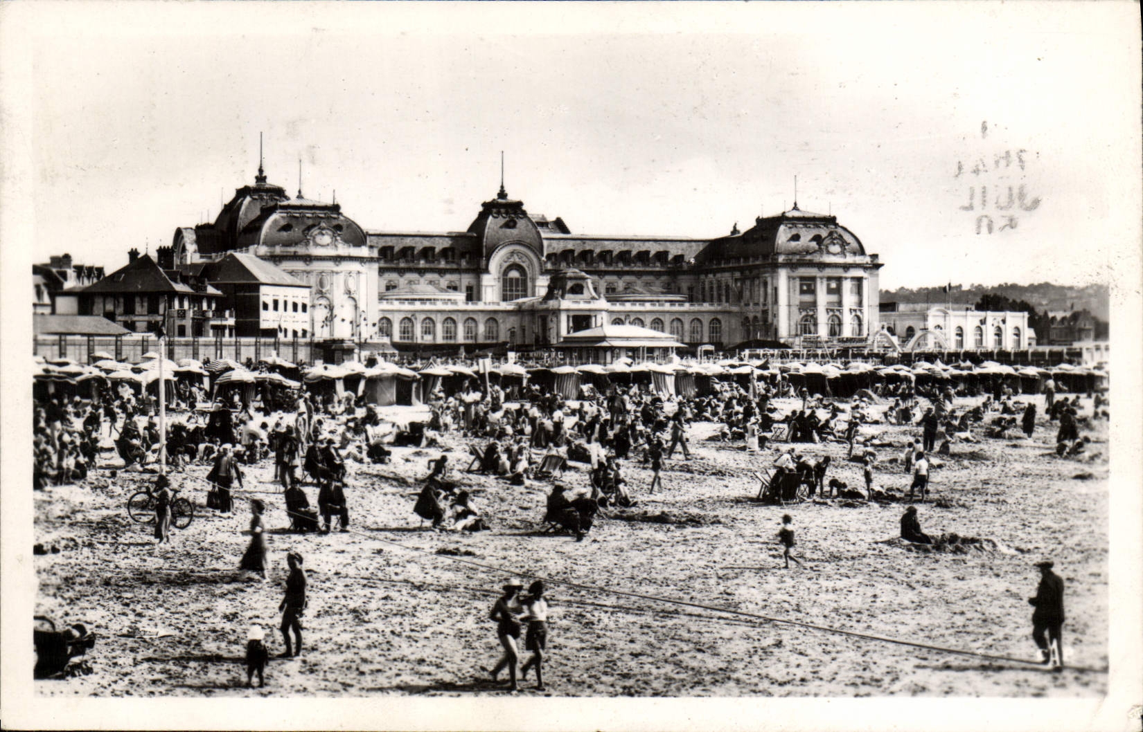 POSTAL MODERNA reina de Trouville de las playas la playa delante del casino