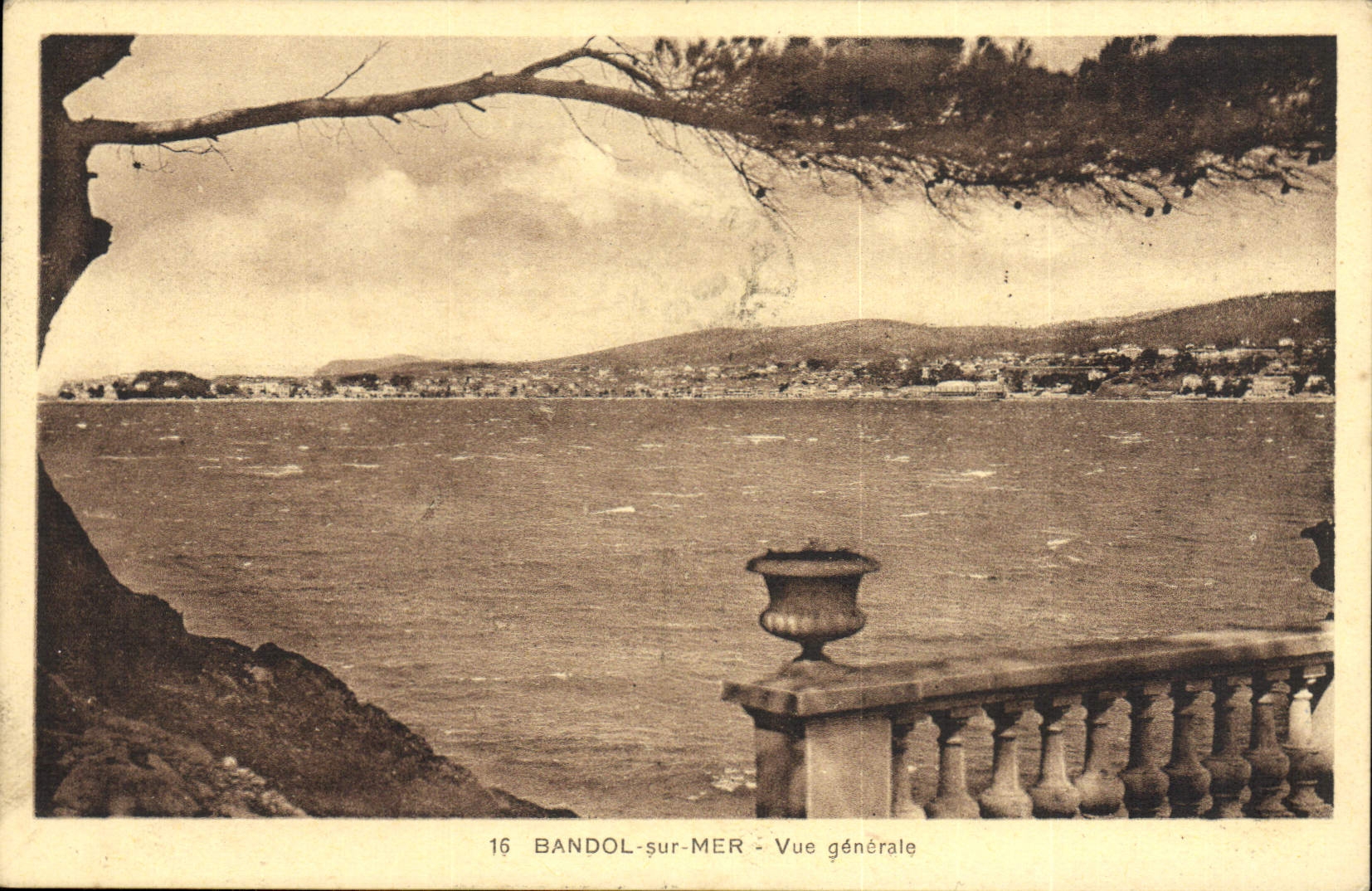 CPA Bandol Sur Mer Vue Generale