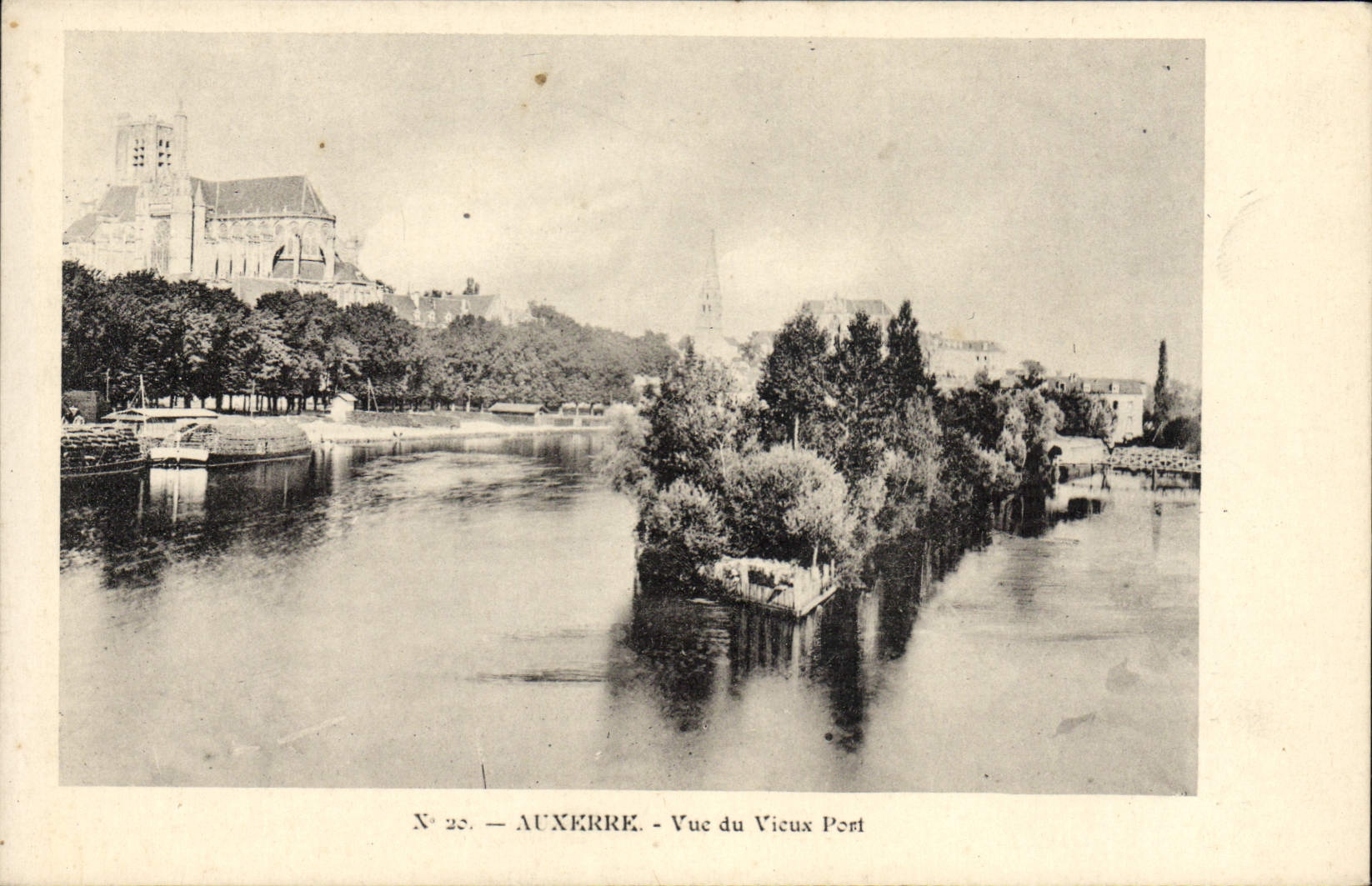 CPA Auxerre Vue du Vieux Port