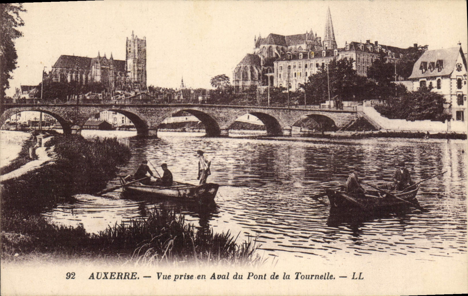 CPA Auxerre Vue Prise en Aval du Pont de la Tournelle