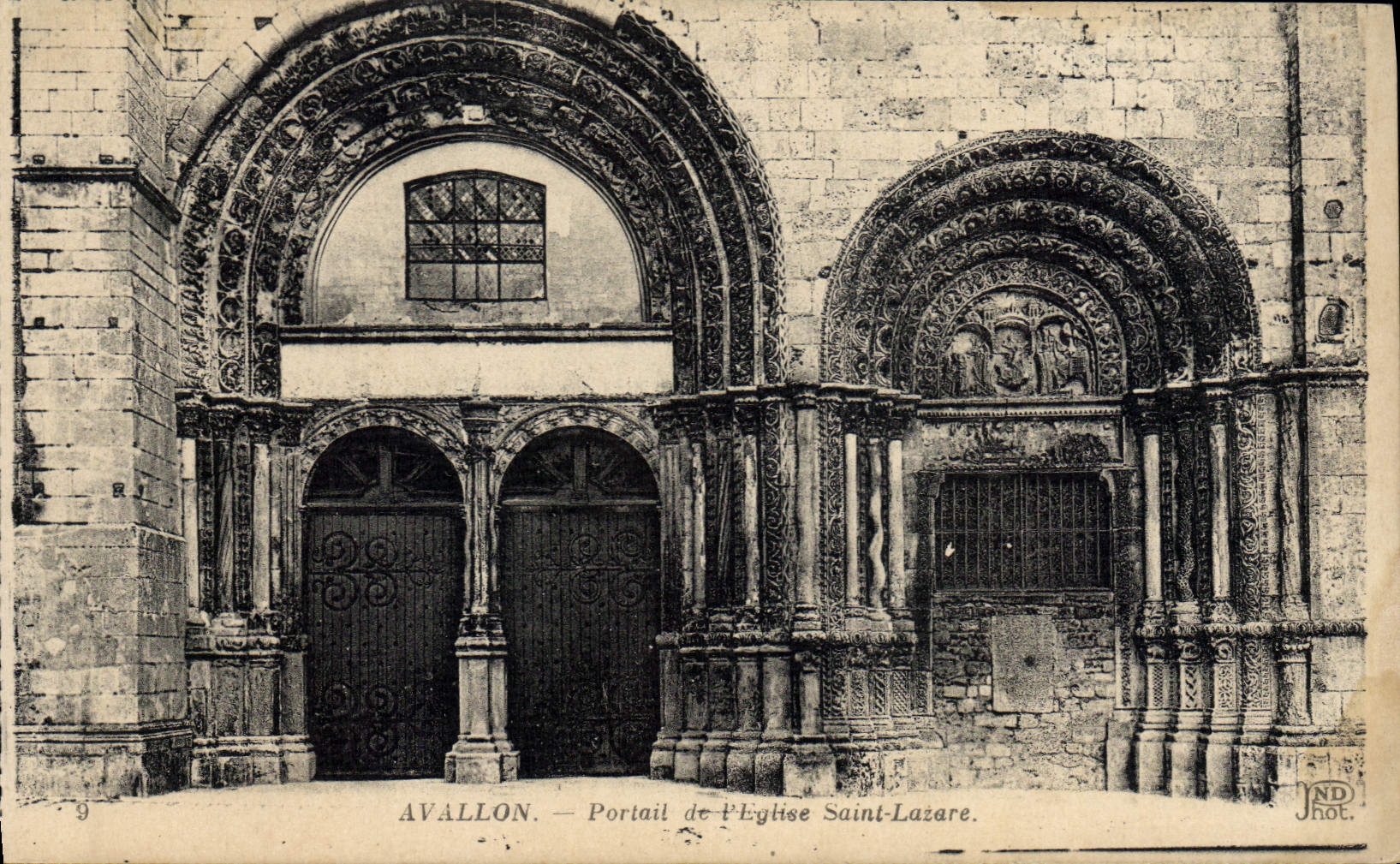CPA Avallon Portail de L'Eglise Saint Lazare