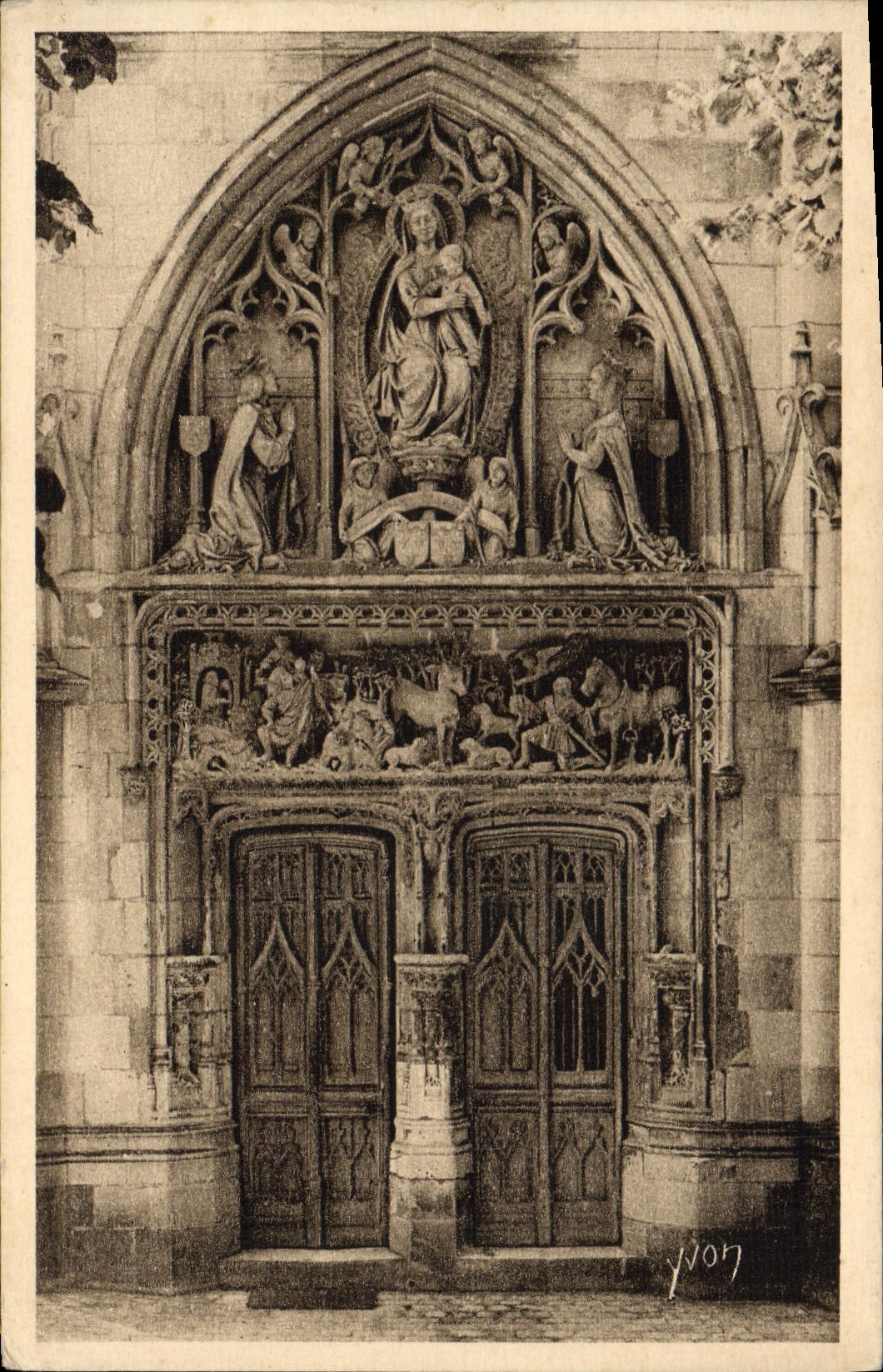 CPA Chateau d'Amboise Porte de la Chapelle Saint Hubert