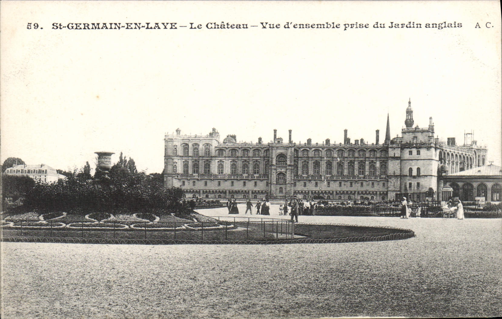 CPA Saint Germain En Laye Le chateau Vue d'ensemble pris du jardin anglais 