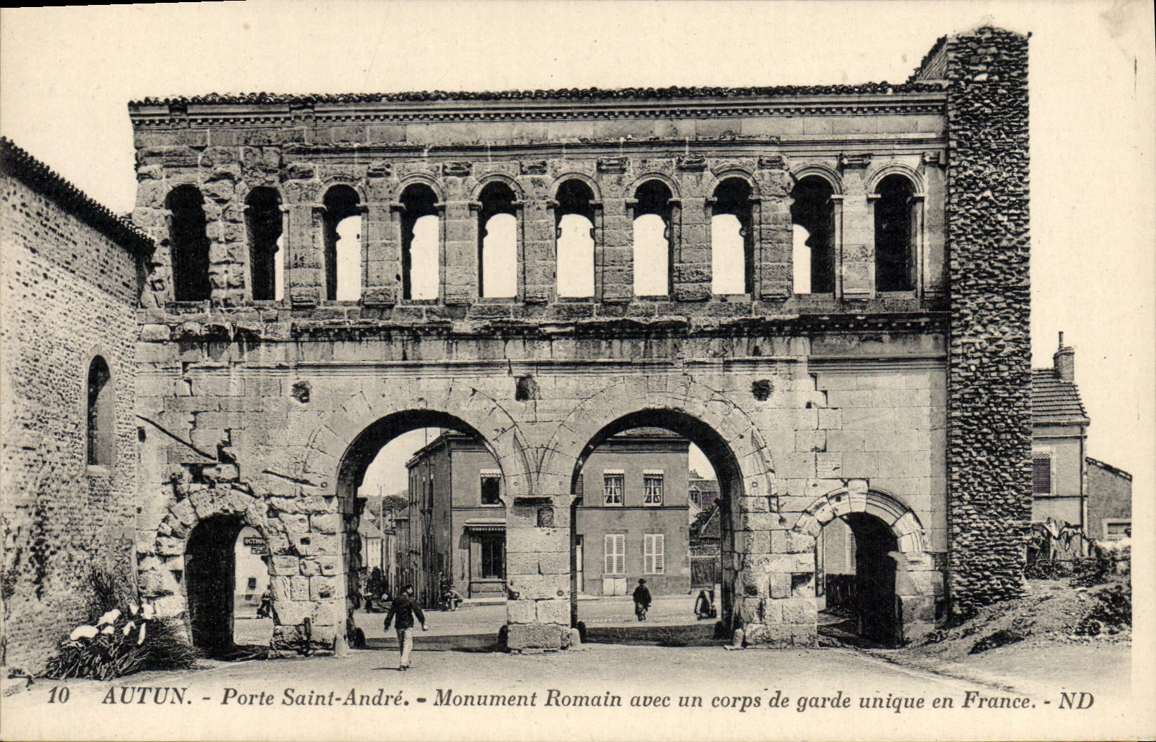 CPA Autun Porte Saint Andre Monument Romain Avec un Corps de garde unique en France