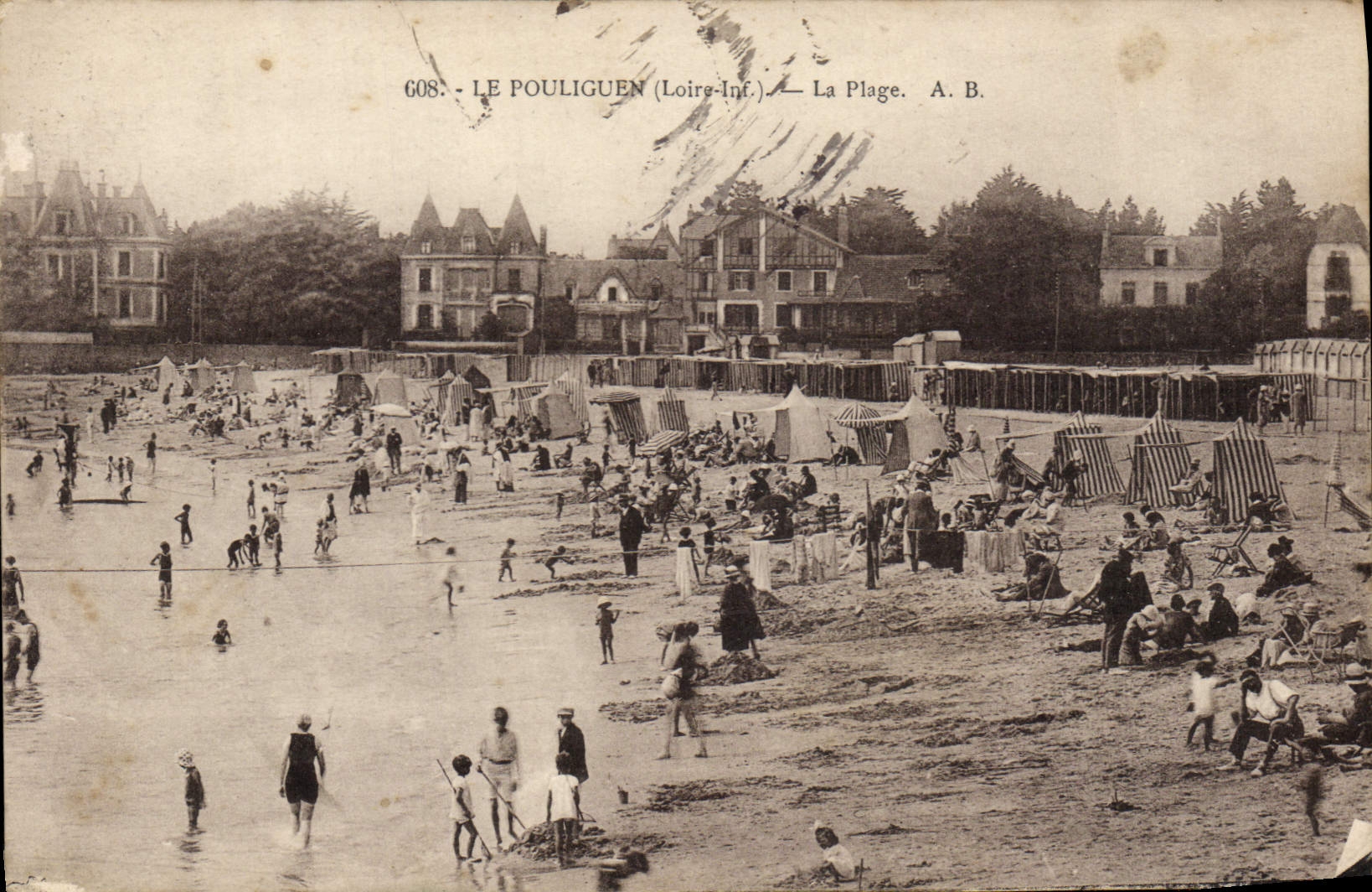 VINTAGE POSTCARD Pouliguen the Beach