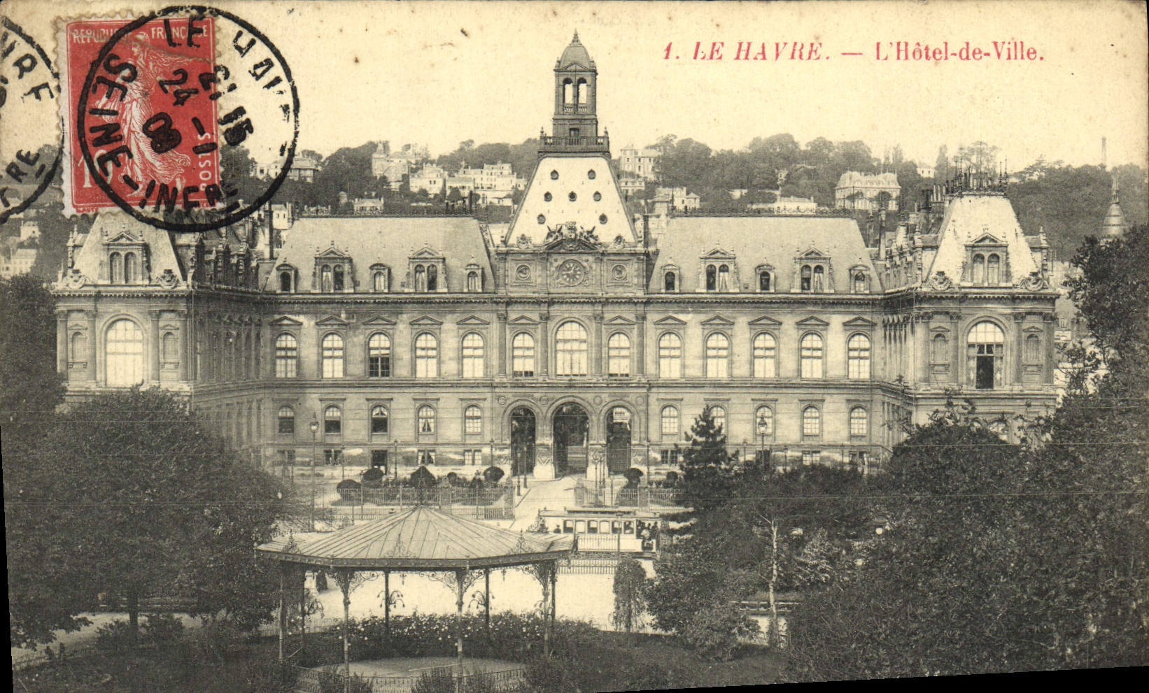 VINTAGE POSTCARD Le Havre the Town hall Kiosk