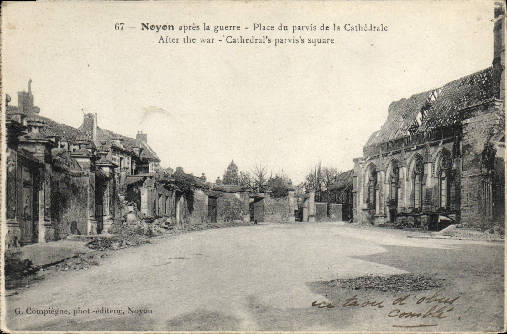 VINTAGE POSTCARD Noyon after the War Places Square of the Militaria Cathedral