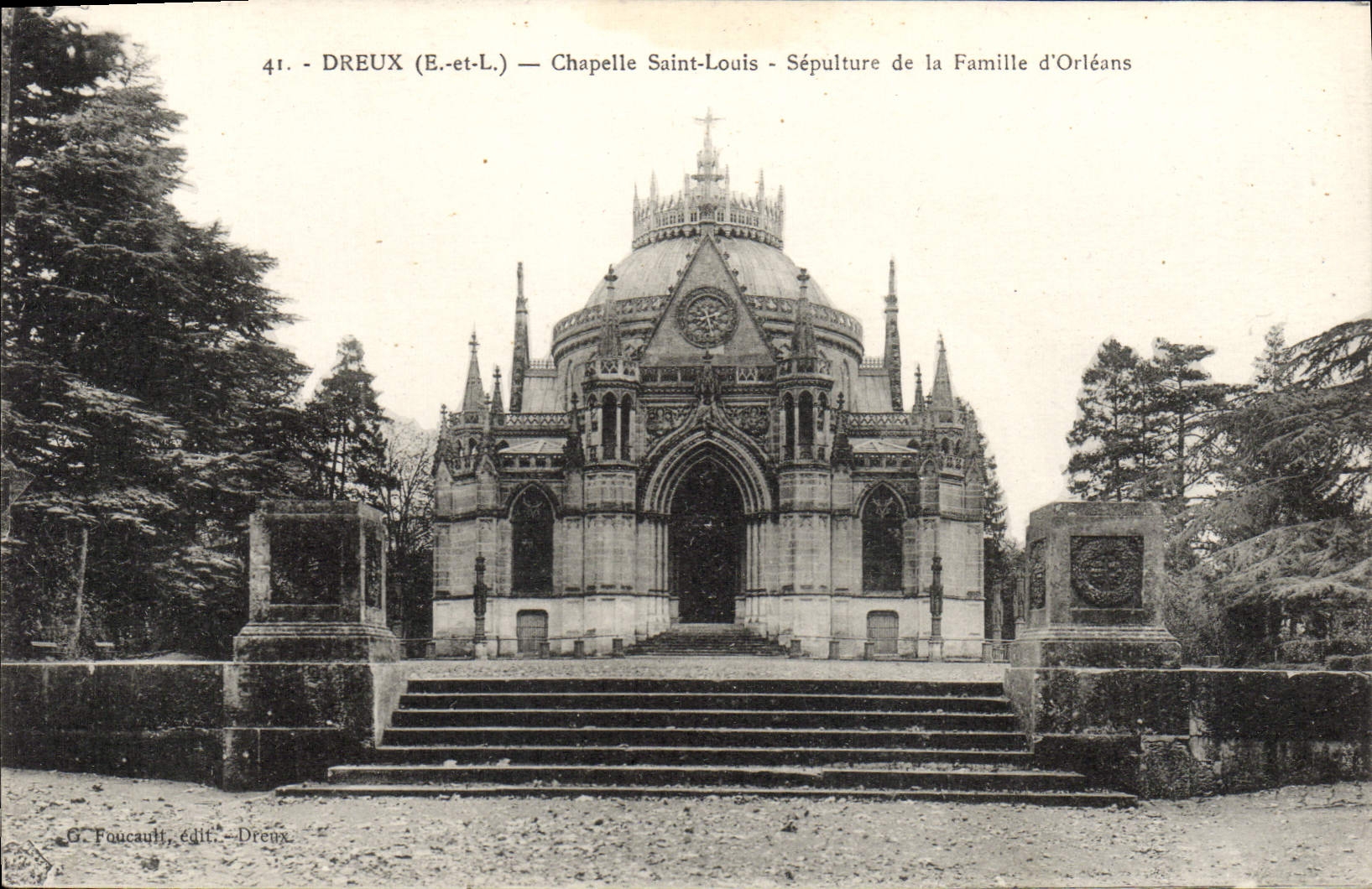 CPA Dreux Chapelle Saint Louis Sepulture de la famille d'Orleans