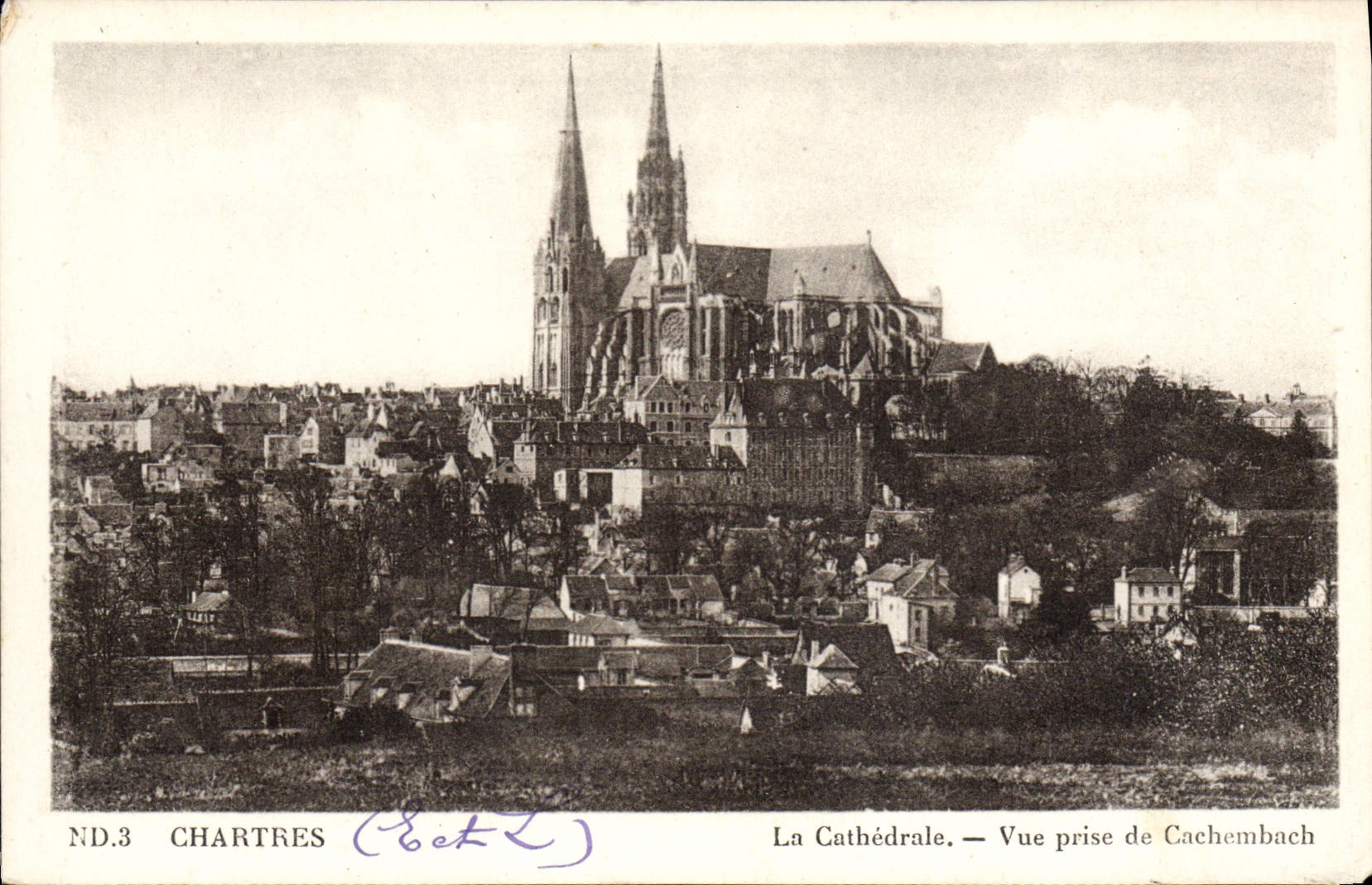 CPA Chartres La Cathedrale vue Prise de Cachembach