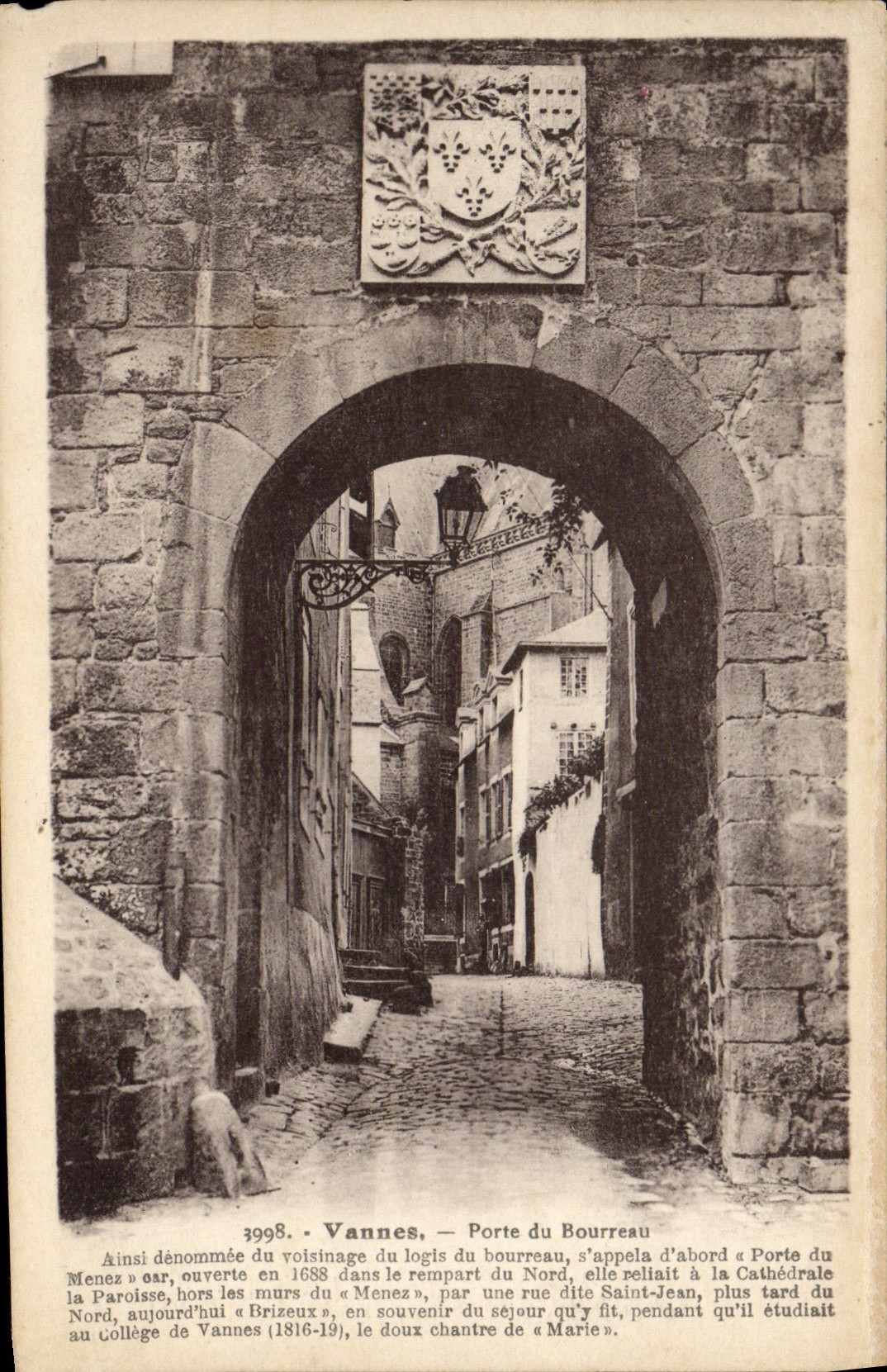 VINTAGE POSTCARD Vannes Carries of the Torturer