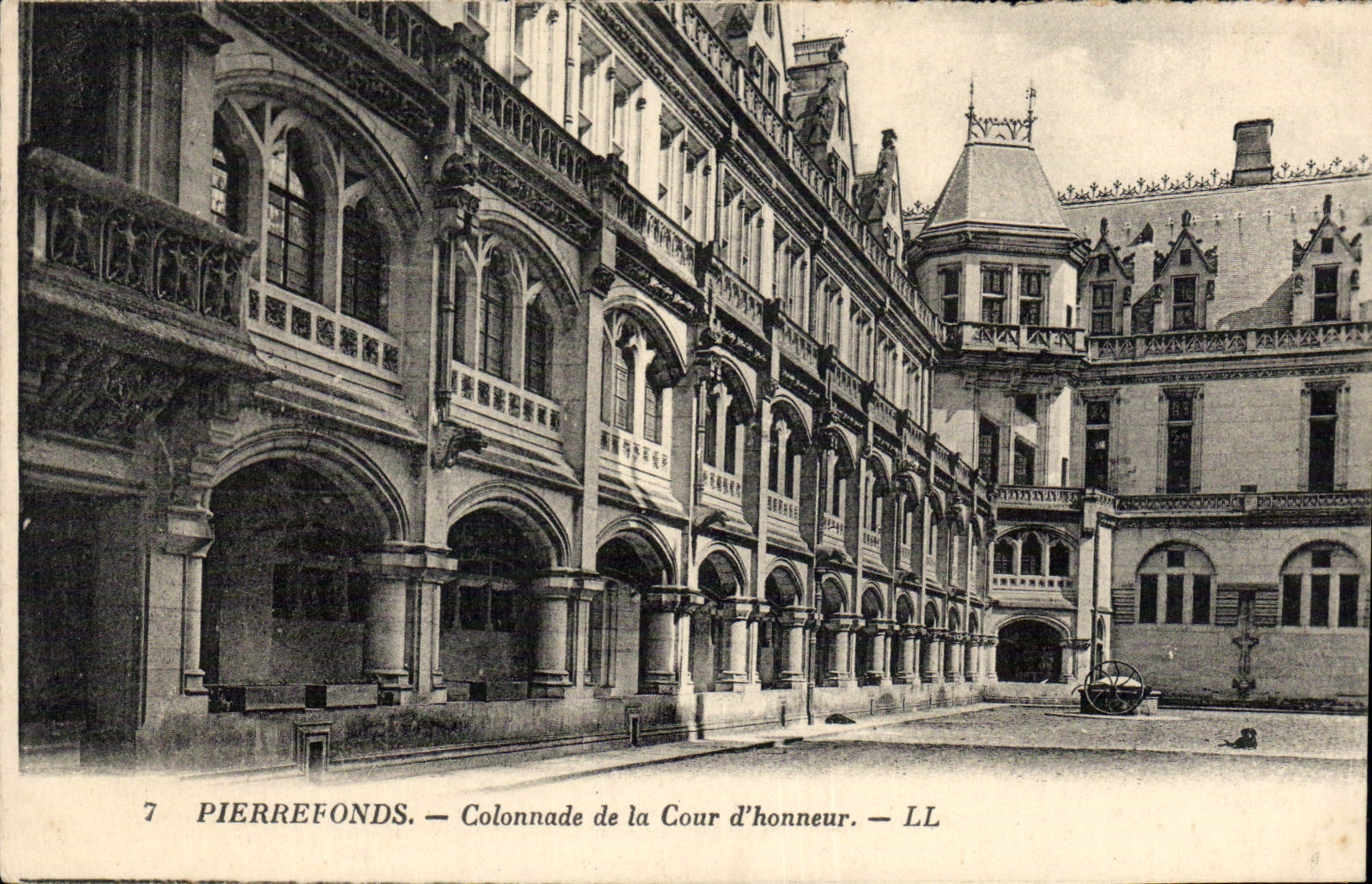 CPA Pierrefonds Colonnade de la Cour d'Honneur
