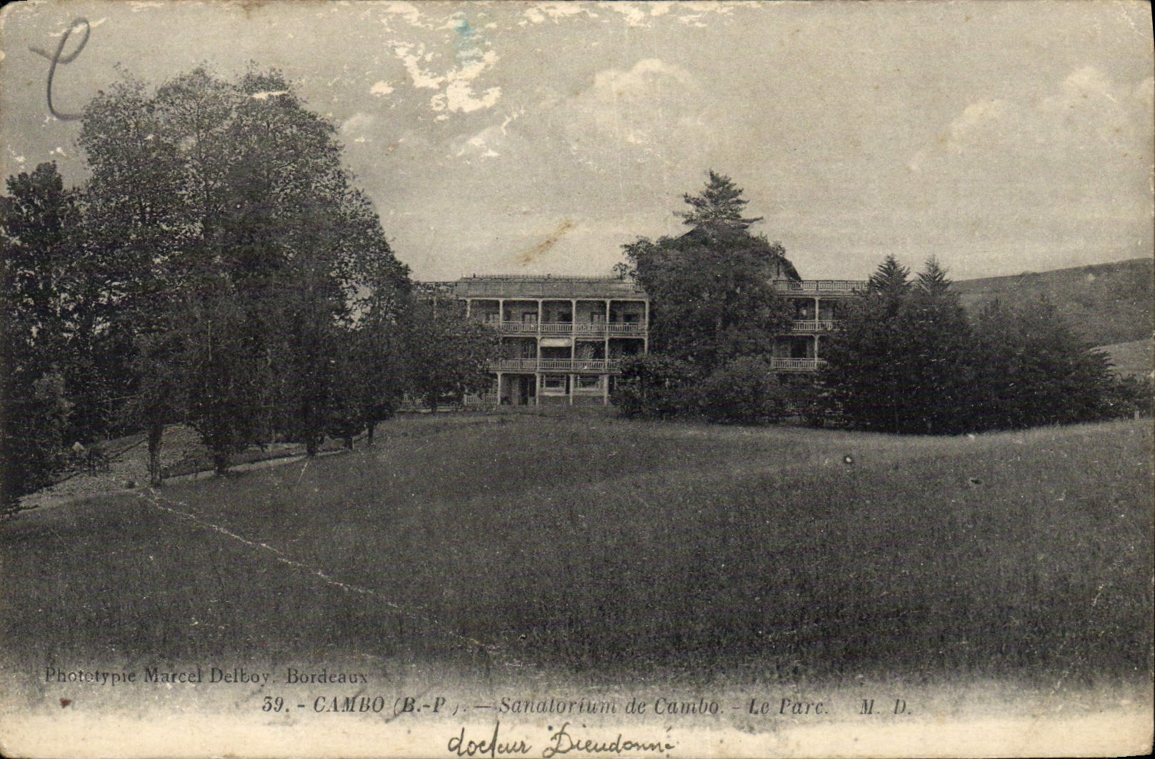 VINTAGE POSTCARD Cambo Sanatoriurn de Cambo the park