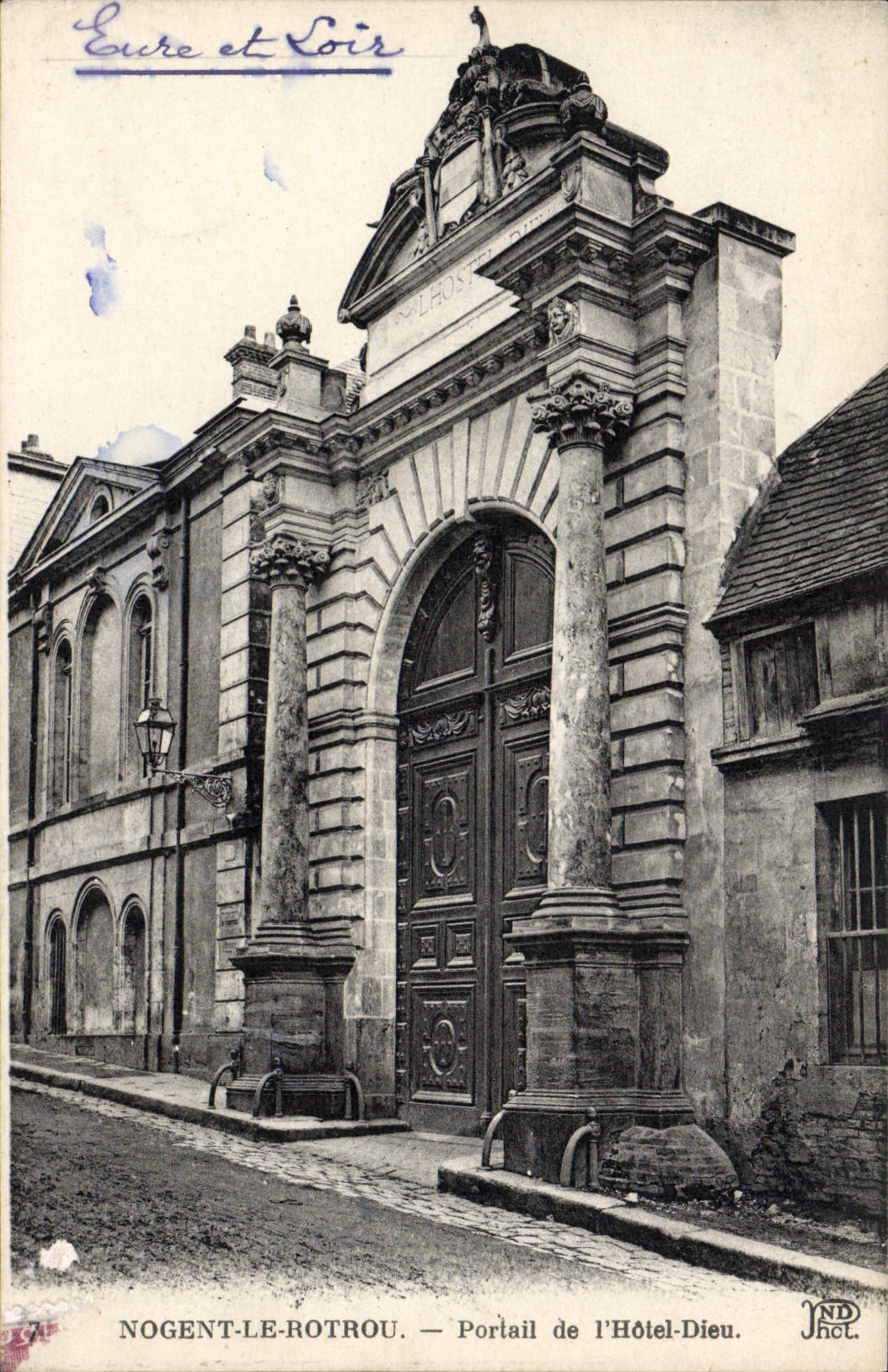 CPA Nogent Le Rotrou Portail de L'Hotel Dieu