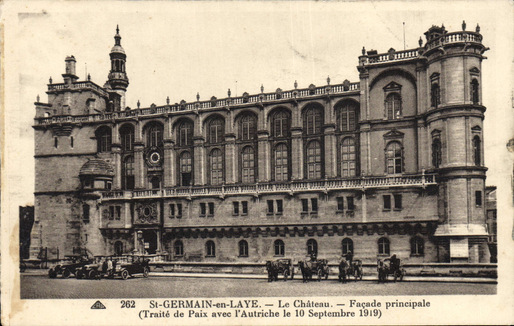CPA Saint Germain en Laye Le Chateau Facade principale