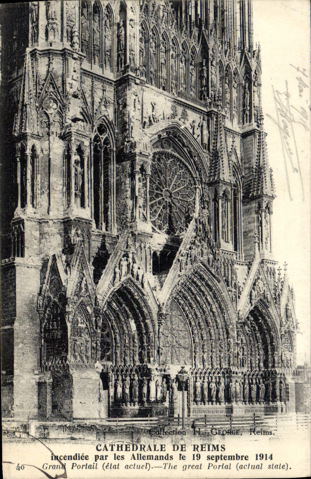 CPA Cathedrale De Reims Incendiee Par les Allemands Militaria