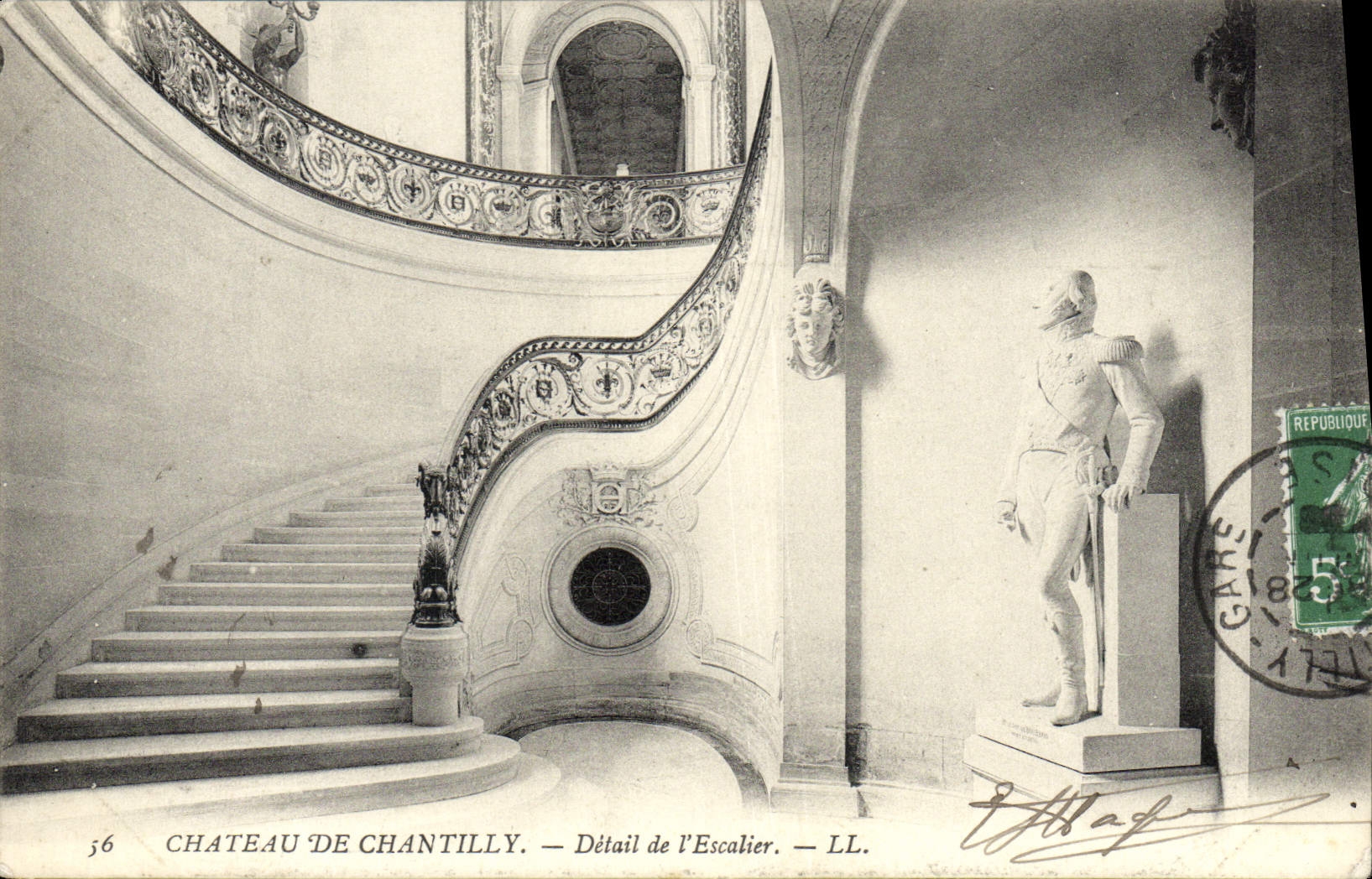 CPA Chateau de Chantilly Detail de L'Escalier
