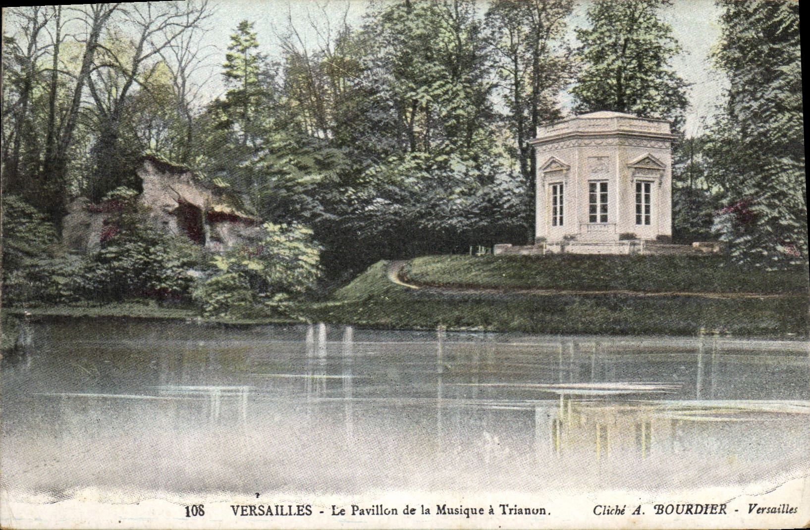 La POSTAL Versalles de la VENDIMIA la casa de la música tiene Trianon