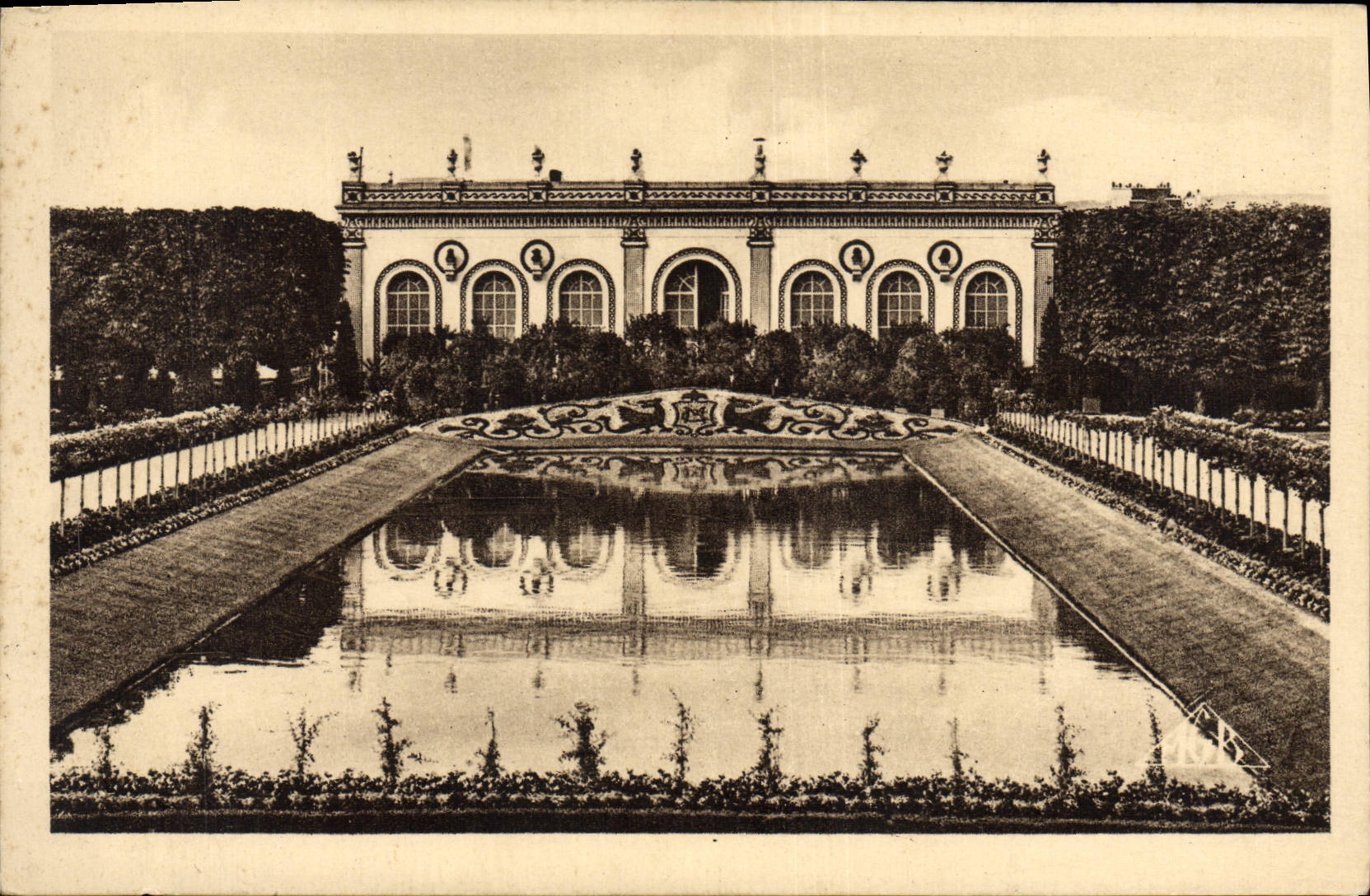 VINTAGE POSTCARD Epernay the Orangery House Moet and Chandon