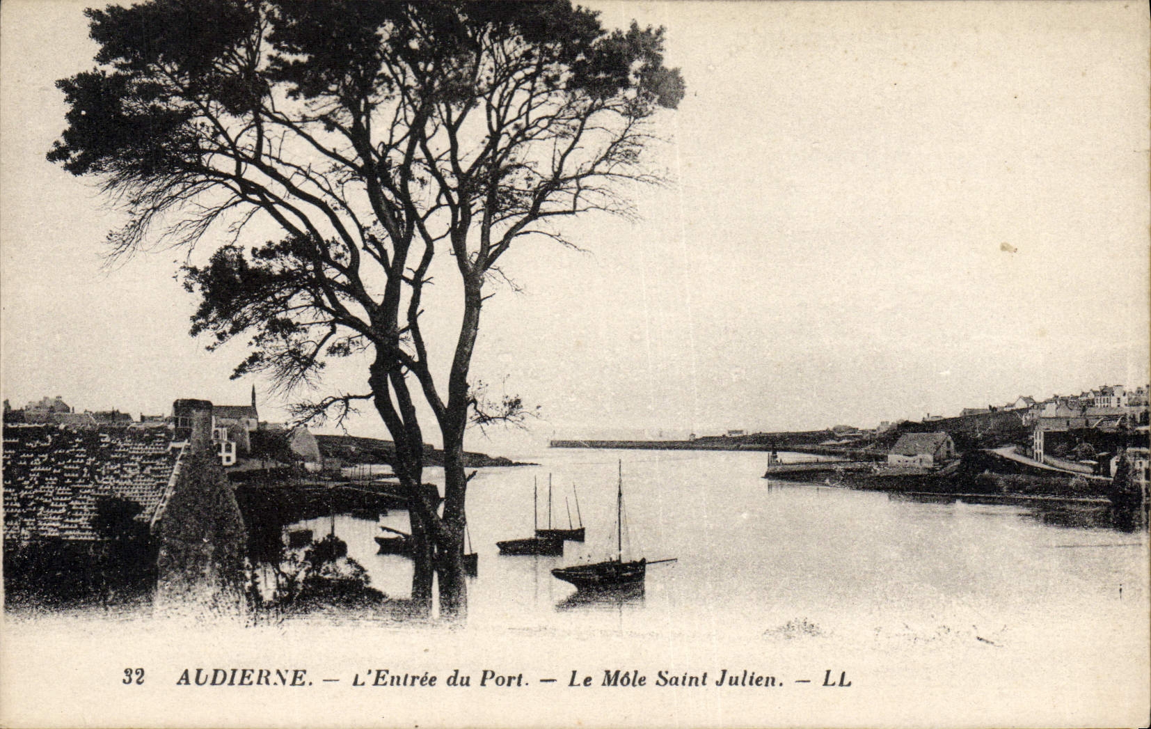 VINTAGE POSTCARD Audierne the Entry of the Port the mole Holy Julien