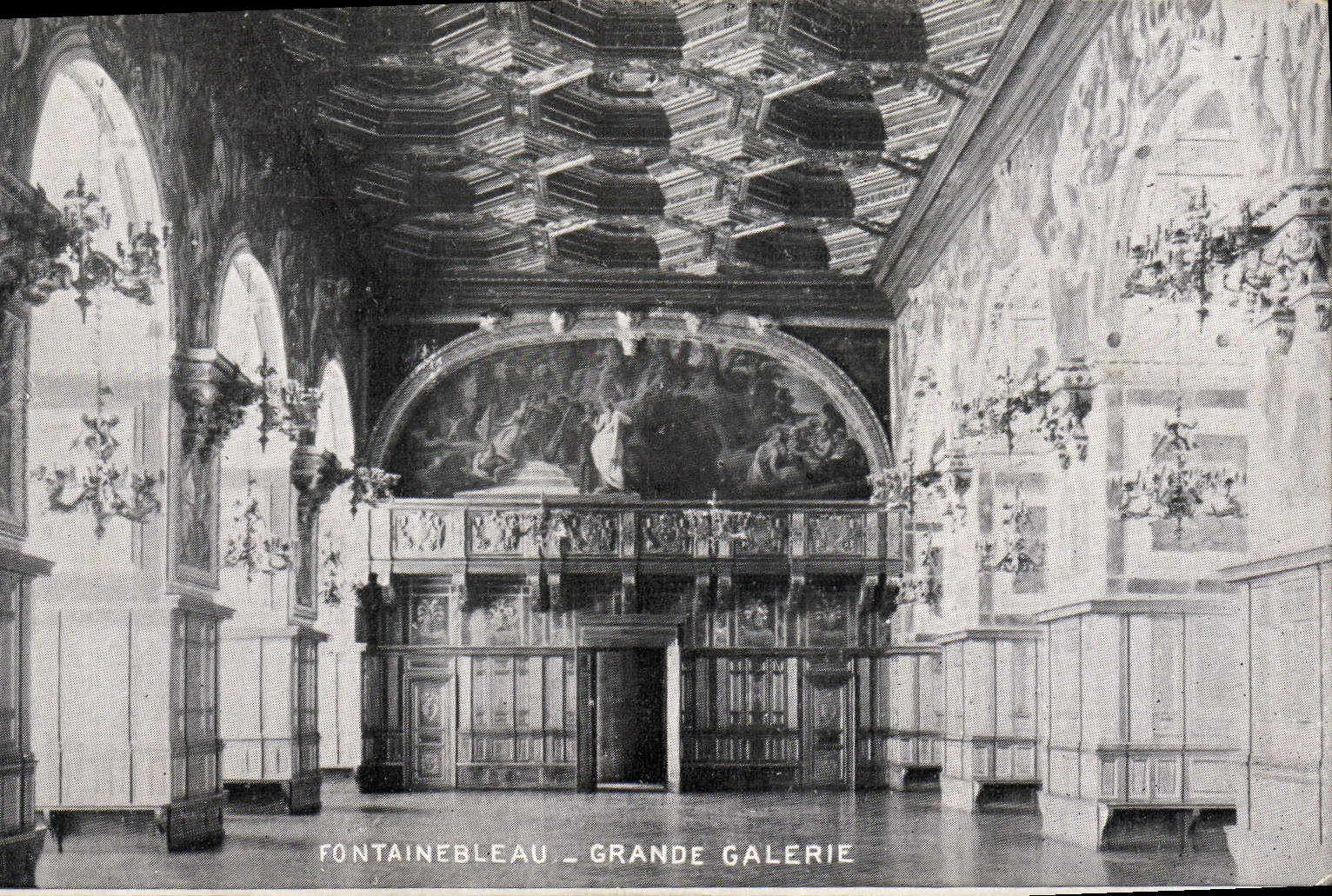 VINTAGE POSTCARD Fontainebleau Large Gallery